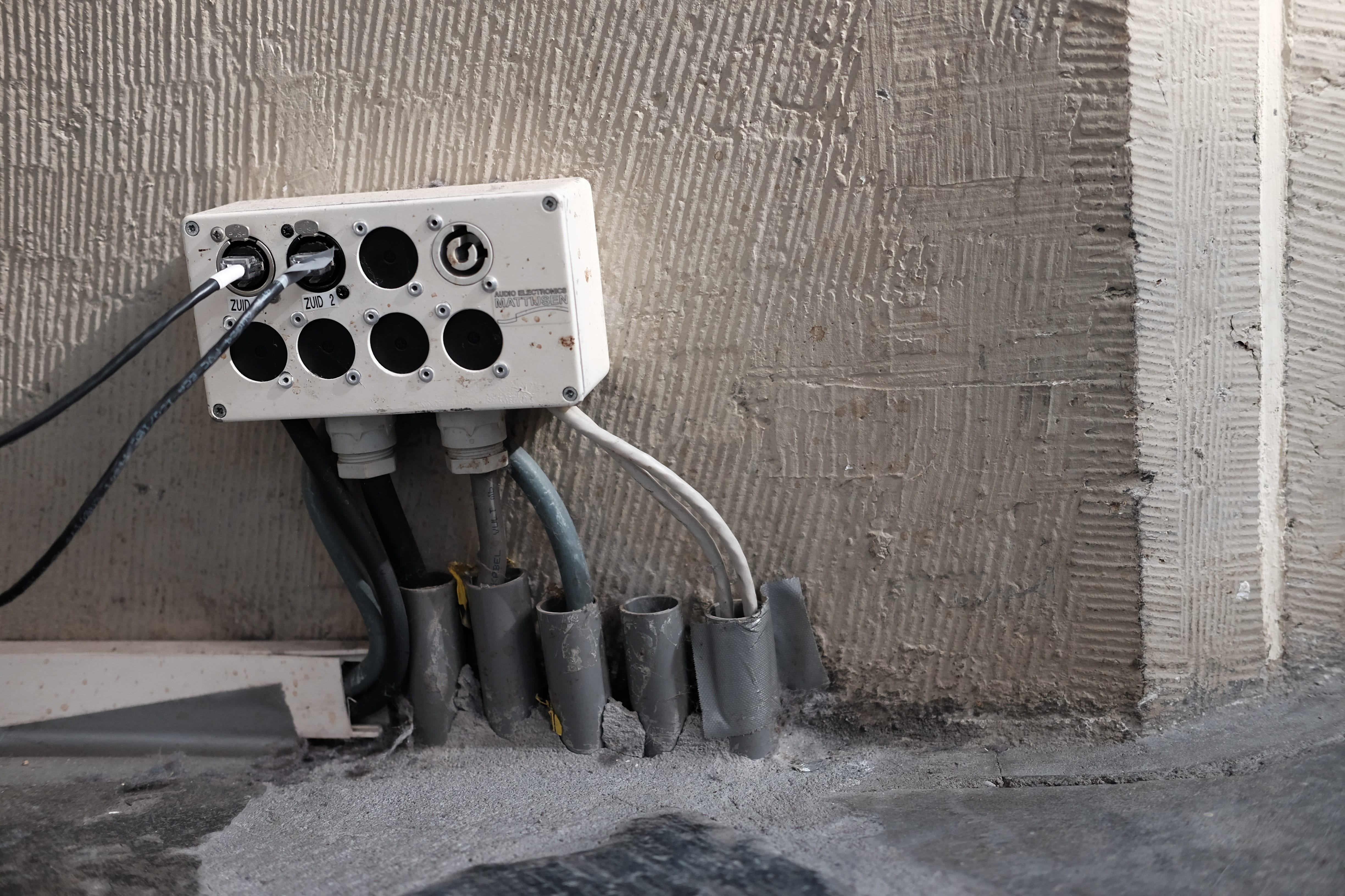 clutch, box, el, nature, fuel and power generation, wood - material, no people, equipment, close-up, architecture, electrical installation, cord, wall, HD Wallpaper