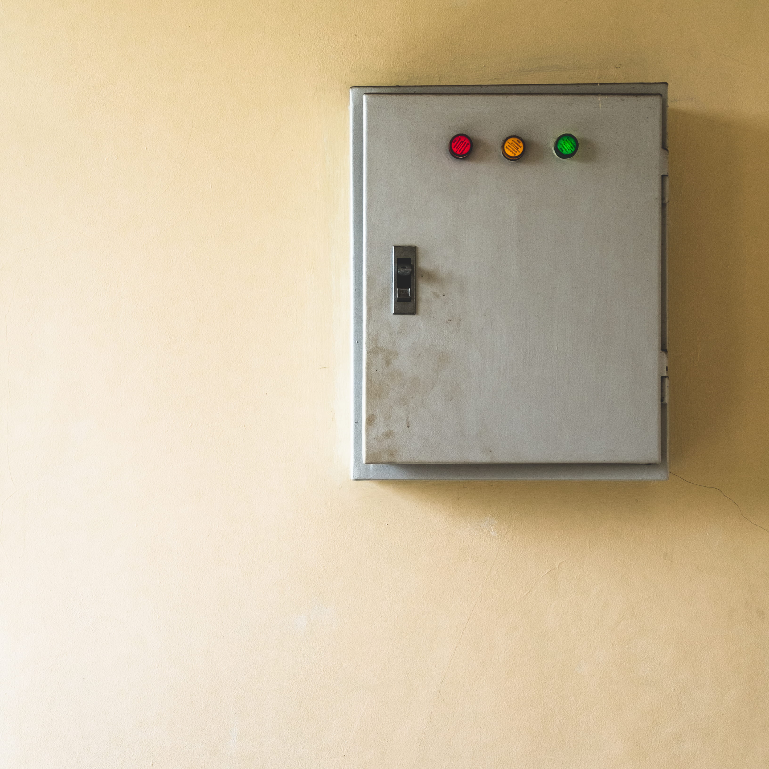 security, electrical equipment, connection, protection, architecture, push button, 2K, green, technology, copy space, indoors, control, fuel and power generation, Phone HD Wallpaper