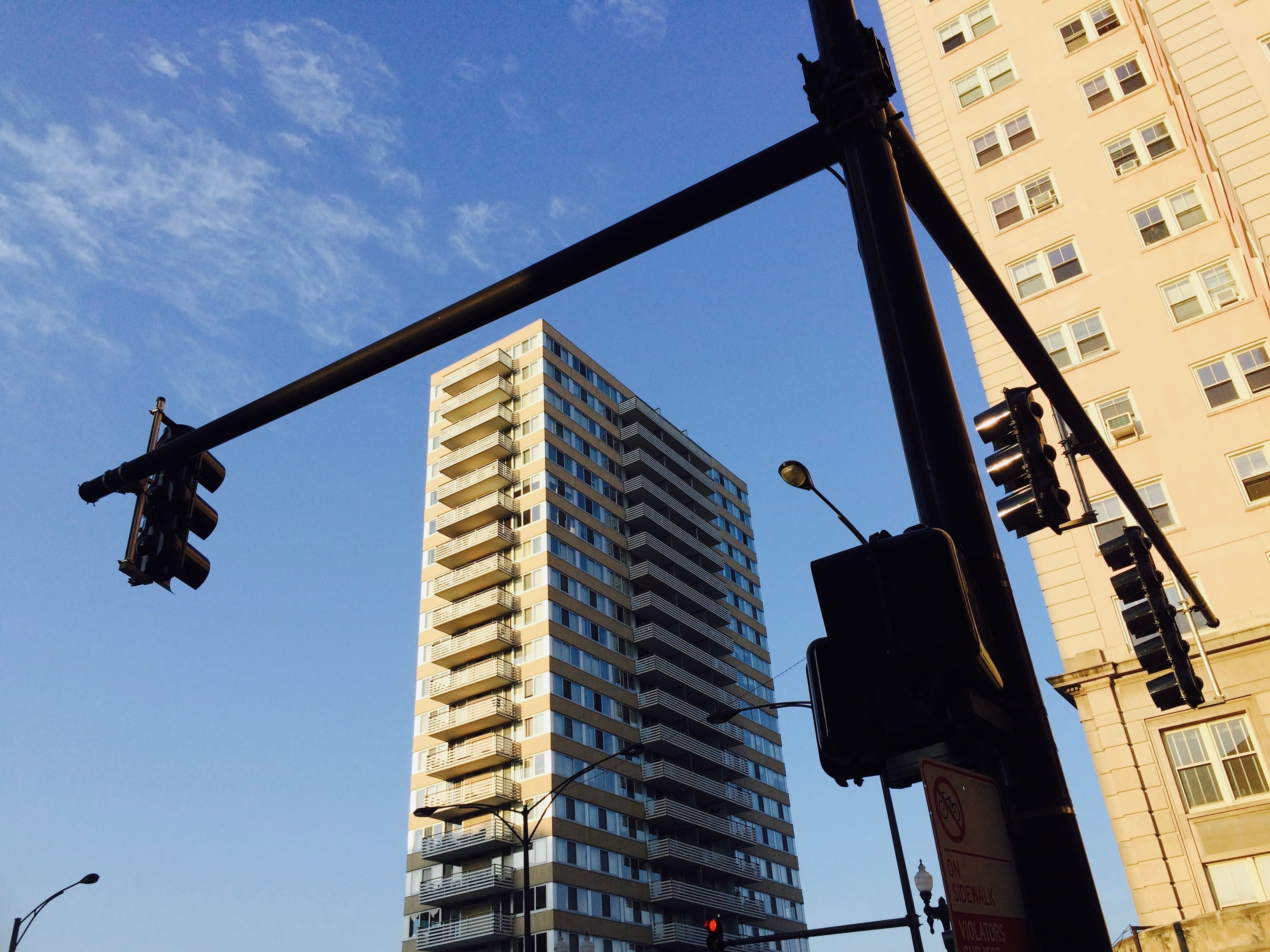 cloud - sky, handrail, skyscraper, neighborhood, day, banister, apartment building, built structure, street, town, city, bird, outdoors, road signal, metropolis, HD Wallpaper