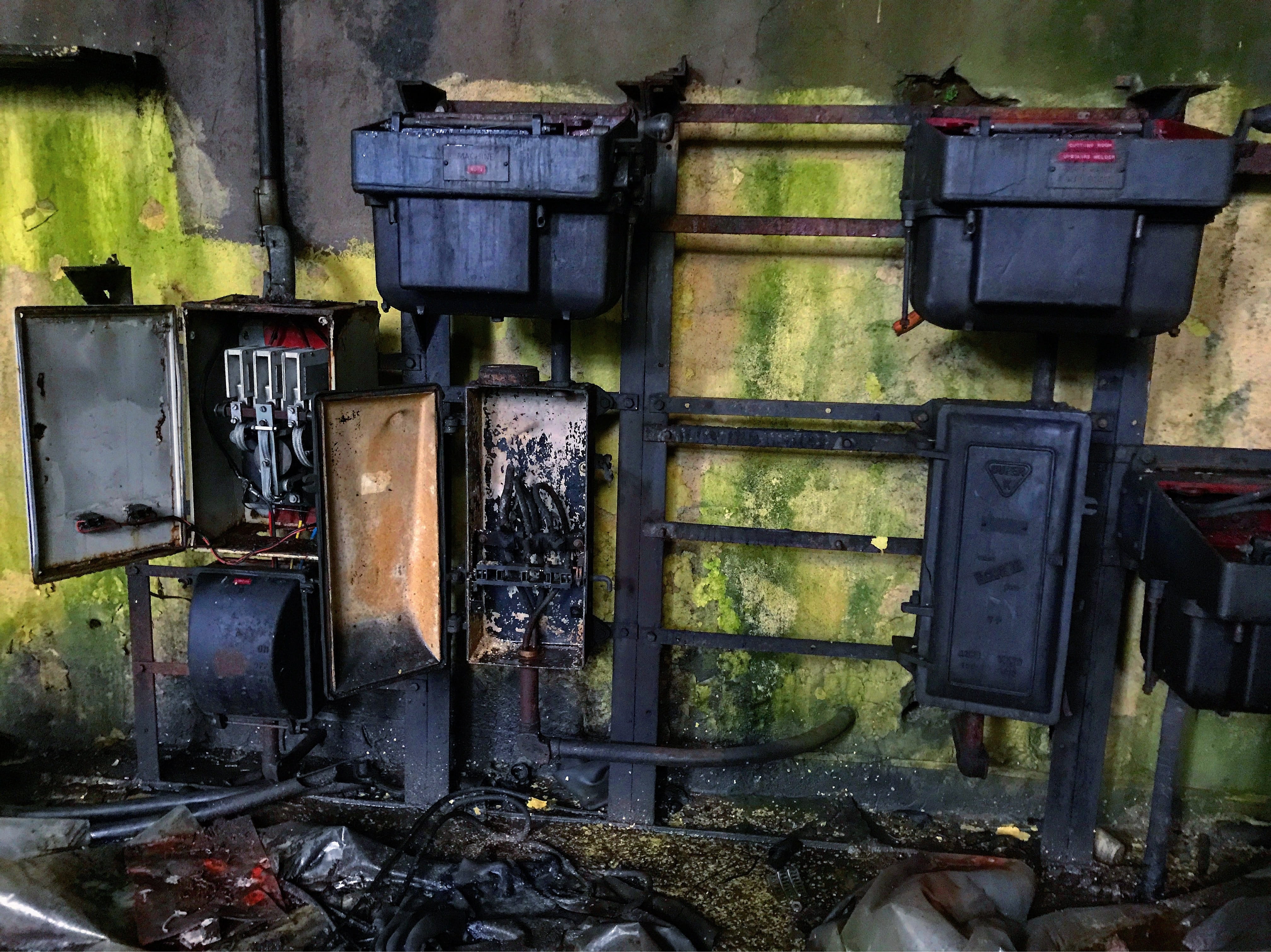 dark, desolate, ruined, pollution, urban, obsolete, power supply, container, haunted, abandon, scary, moss, creepy, run-down, no people, electricity, technology, HD Wallpaper