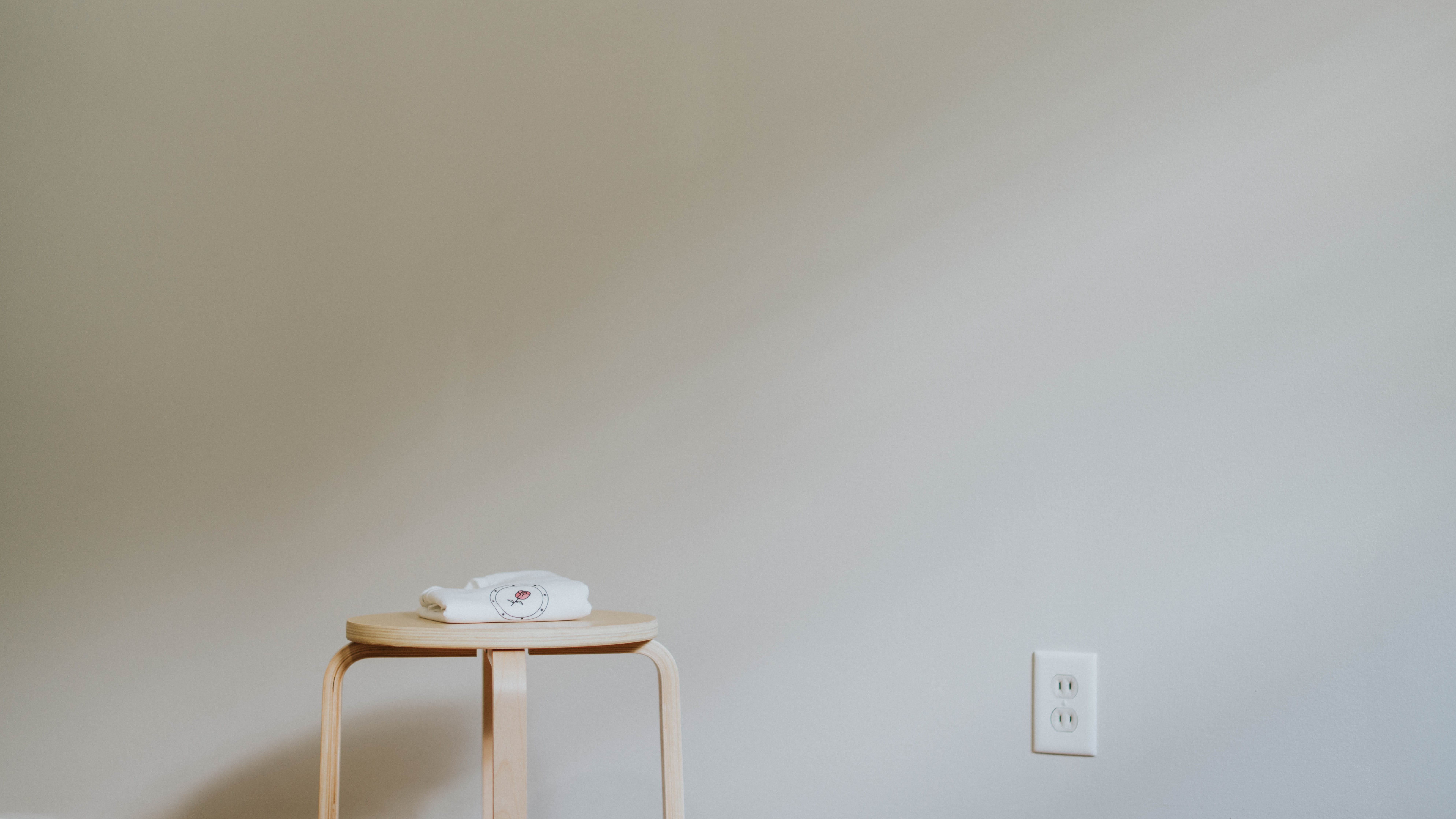 absence, domestic room, simplicity, still life, gray background, no people, plug, outlet, time, wall - building feature, chair, clock, stool, table, technology, HD Wallpaper
