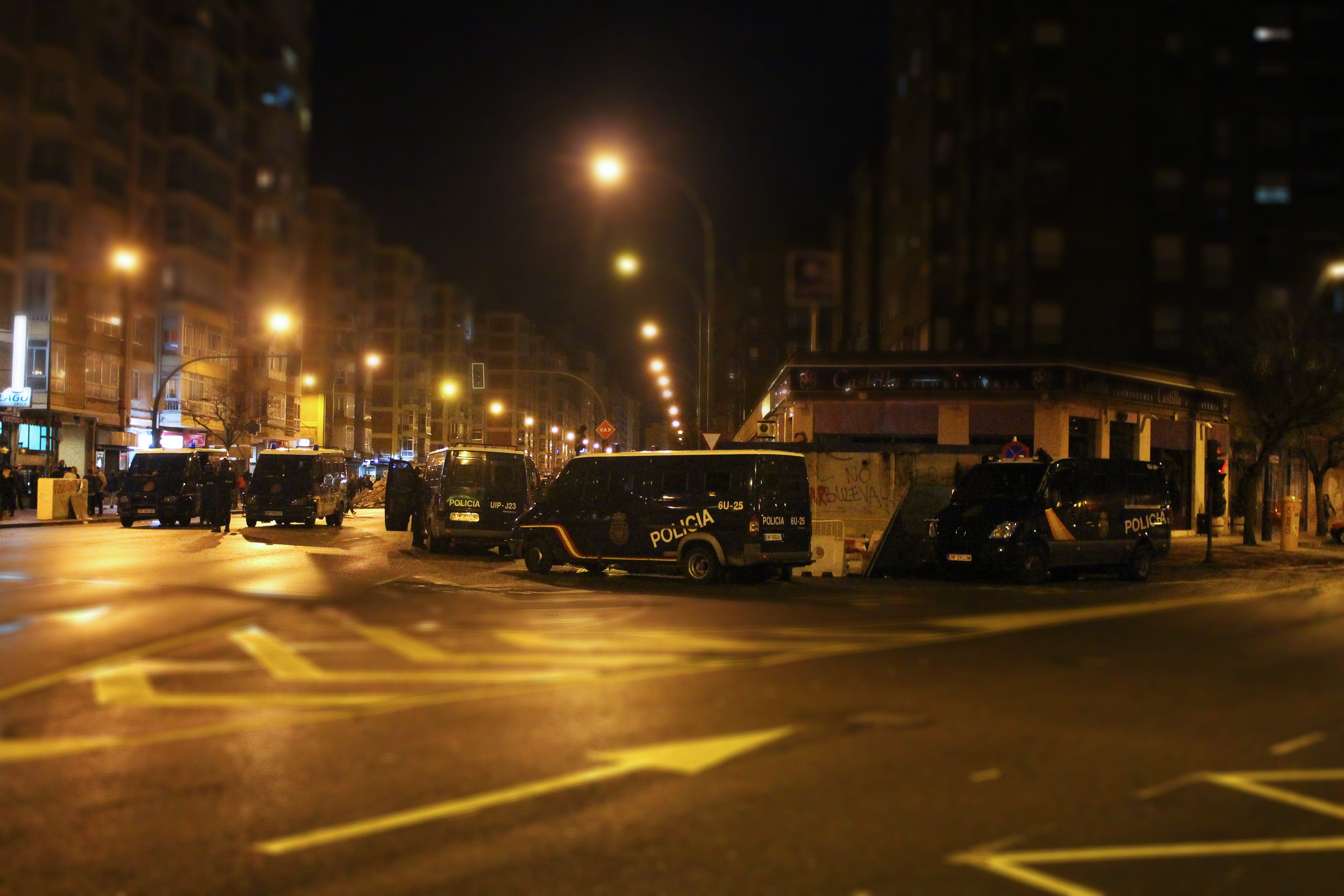 motor vehicle, building exterior, sign, riot, real people, mode of transportation, built structure, street, 911, nature, road, transportation, attack, gamonal, HD Wallpaper