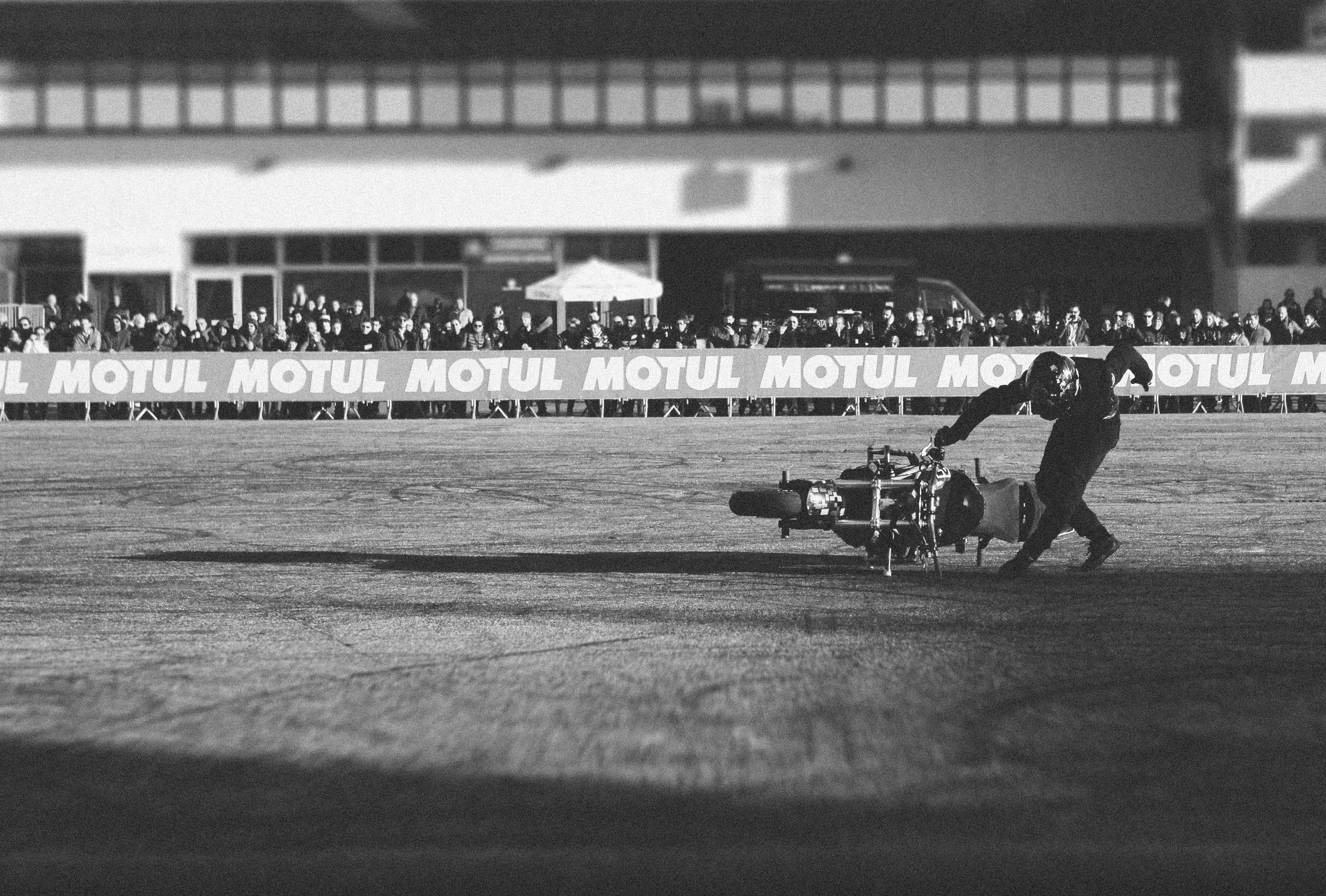 4K, people, black, black and white bike, sport, monochrome, competition, italy, urban Scene, men, show, stunt, black And White, performance, outdoors, HD Wallpaper