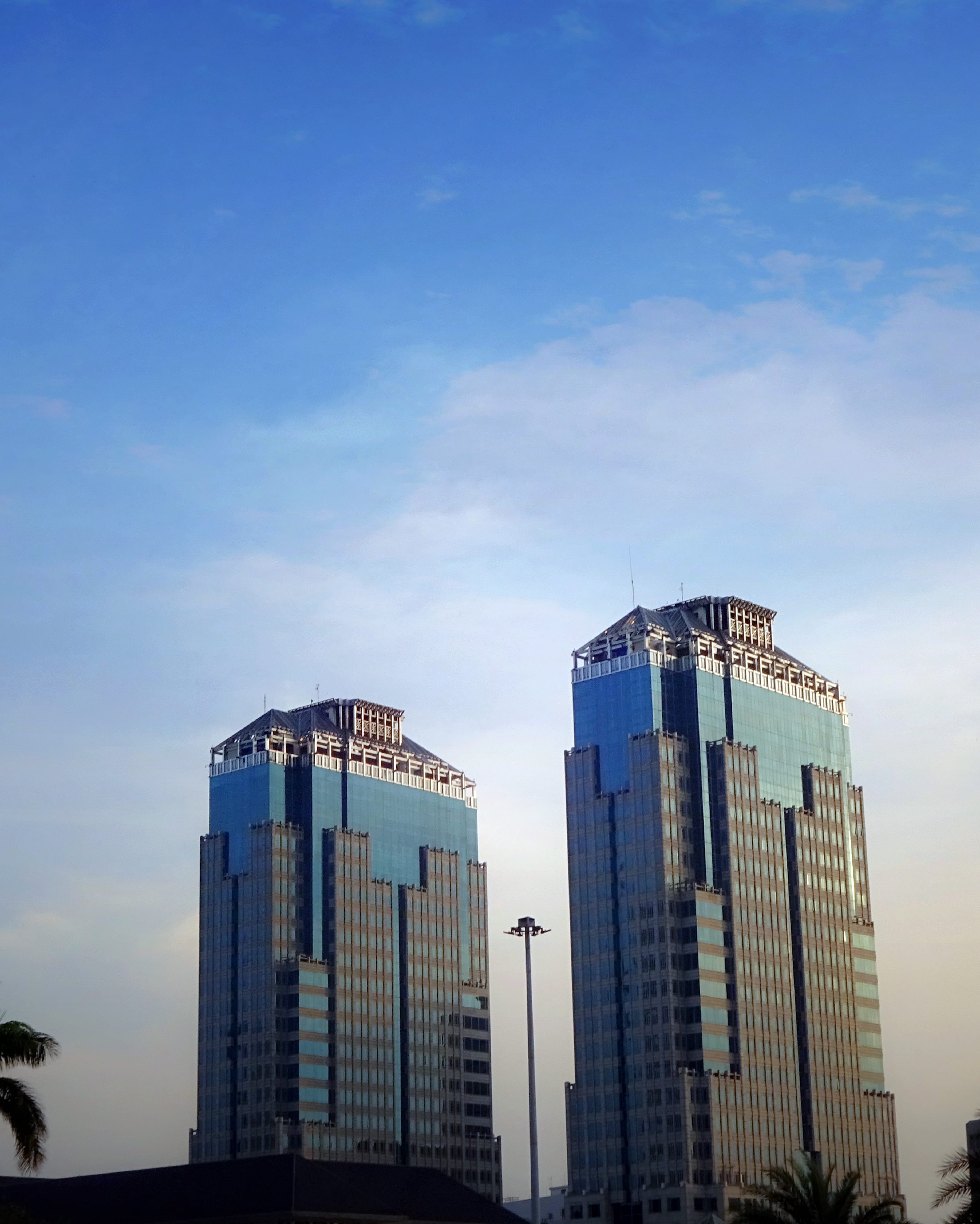 cloud - sky, 4K, skyscraper, industry, built structure, indonesia, architecture, outdoors, afternoon, building, building exterior, nature, day, metro, Phone HD Wallpaper