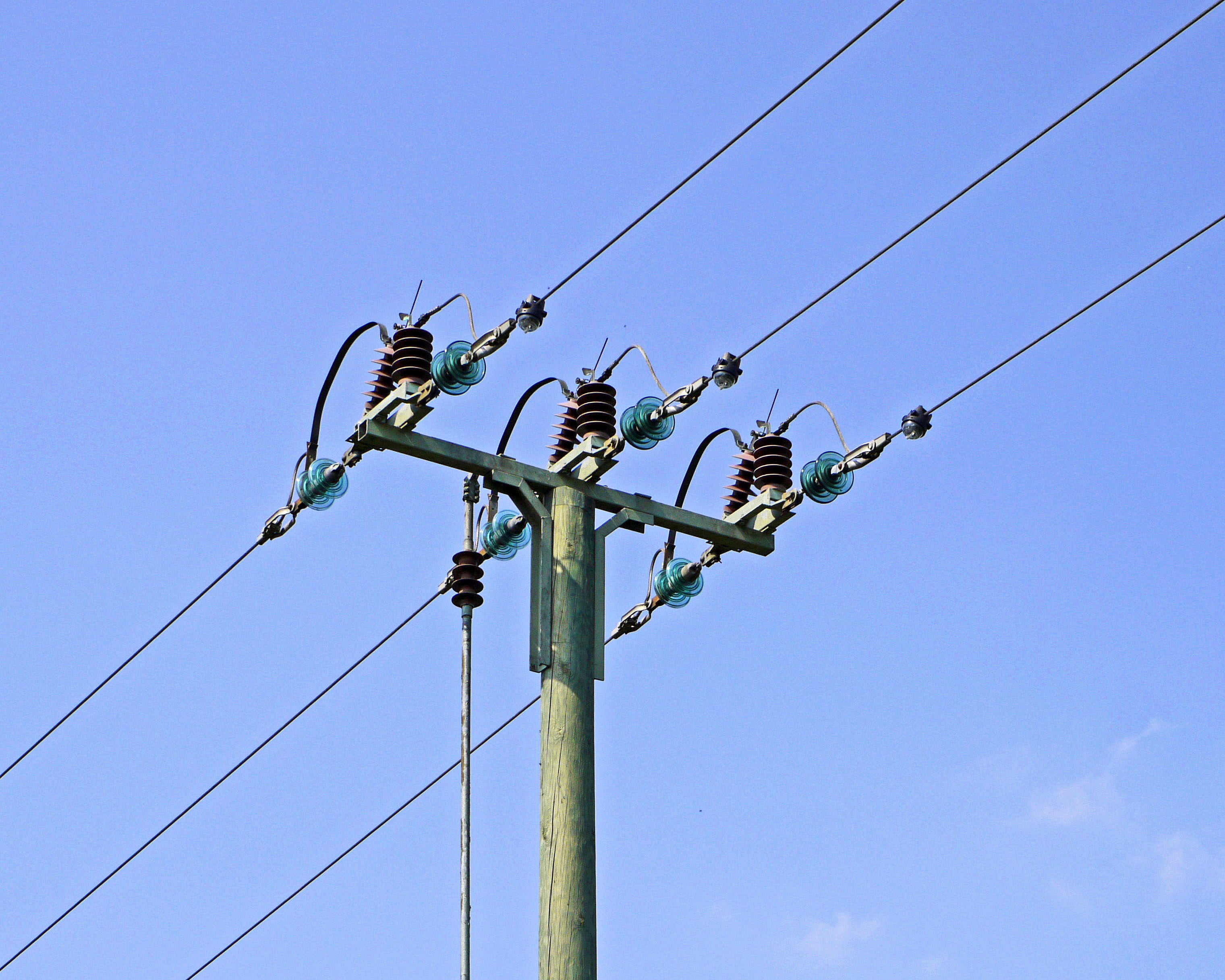 technology, 30kv, high voltage, sky, power line, cable, 2K, light, medium voltage, current, energy, power, electrical equipment, clear sky, low angle view, HD Wallpaper