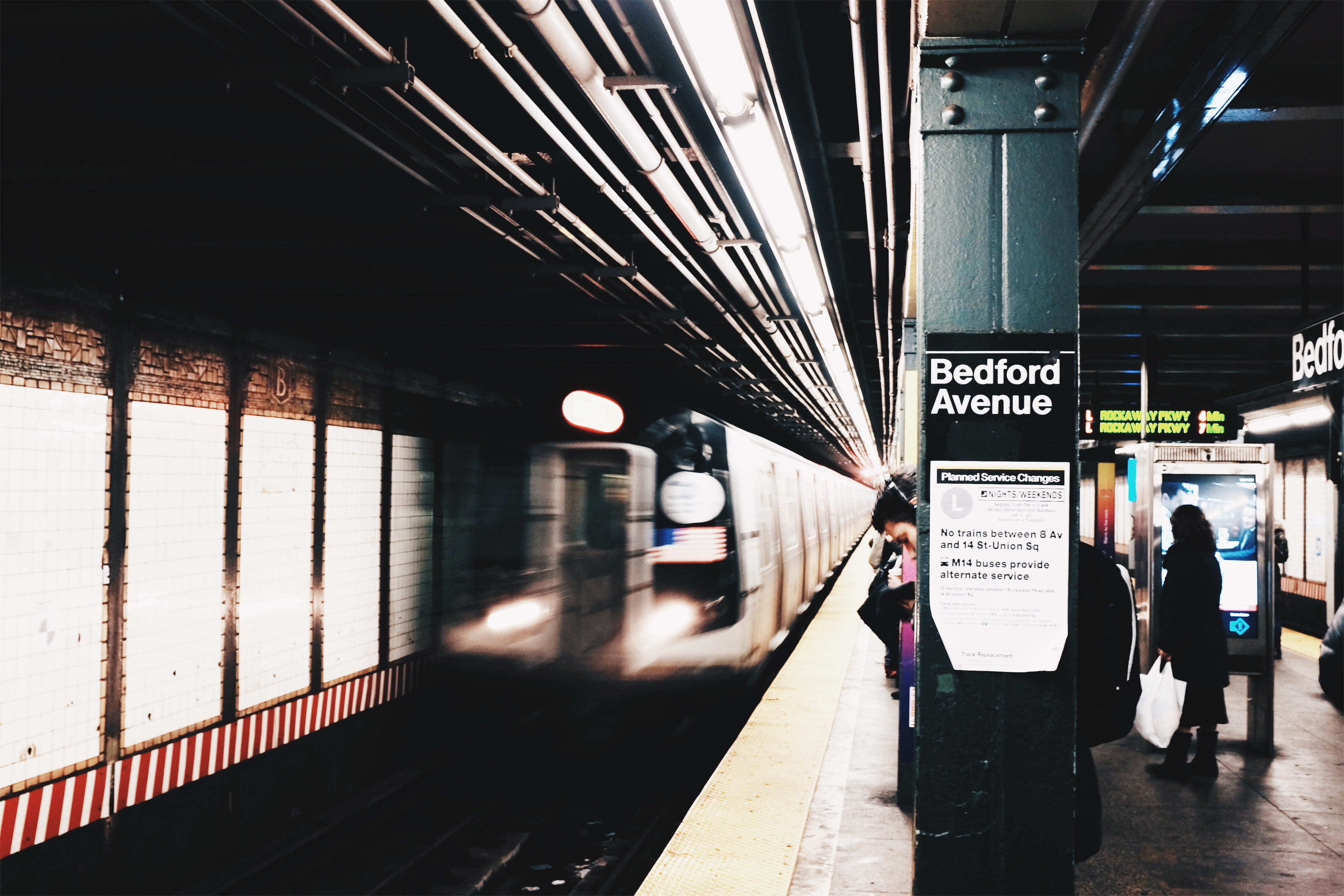indoors, substation, subway train, men, lifestyles, transportation, 4K, coming, group of people, real people, bedford, station, motion, public transportation, HD Wallpaper