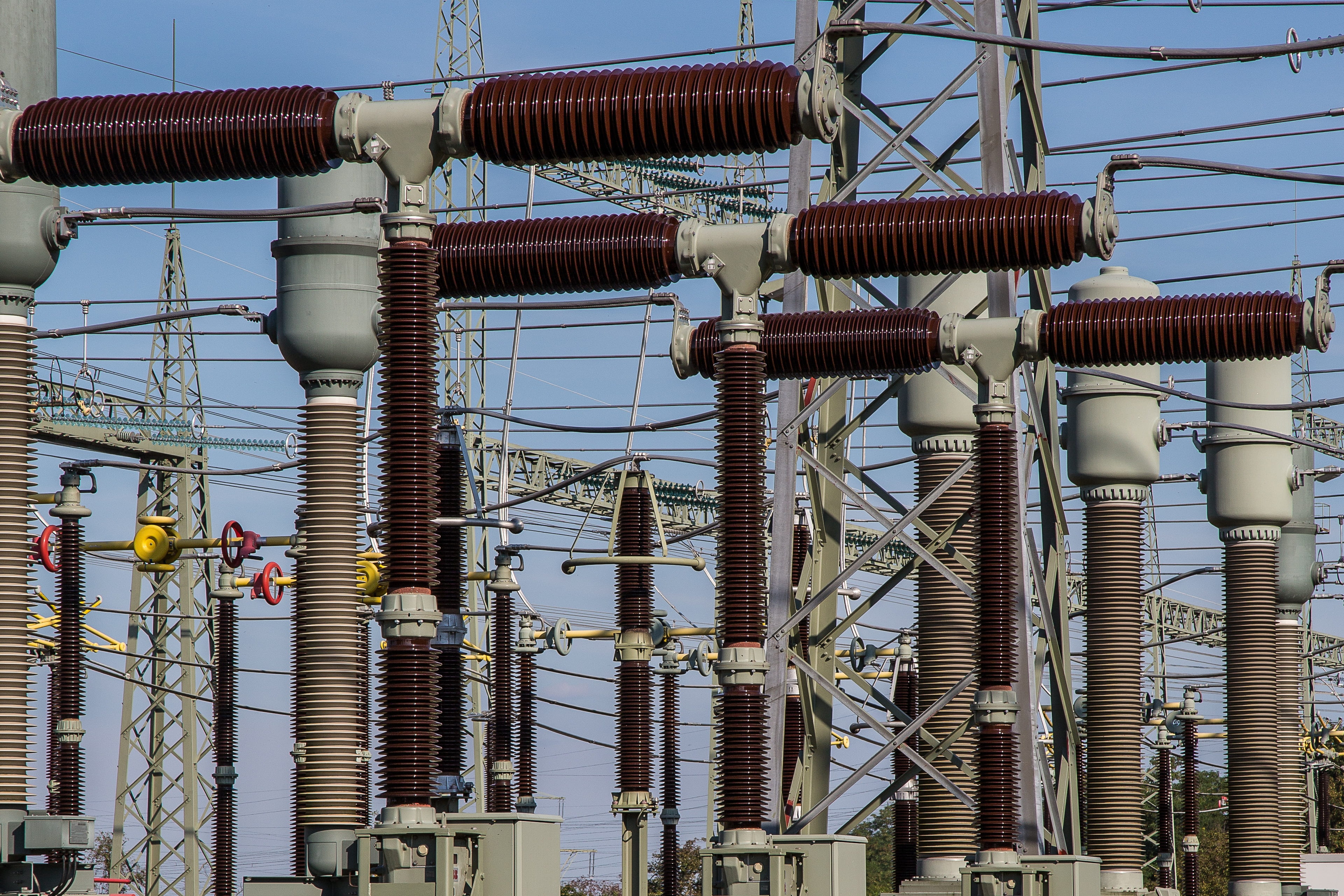 fuel and power generation, strommast, sunlight, sky, industrial equipment, current, no people, connection, industry, power supply, substation, power generation, HD Wallpaper