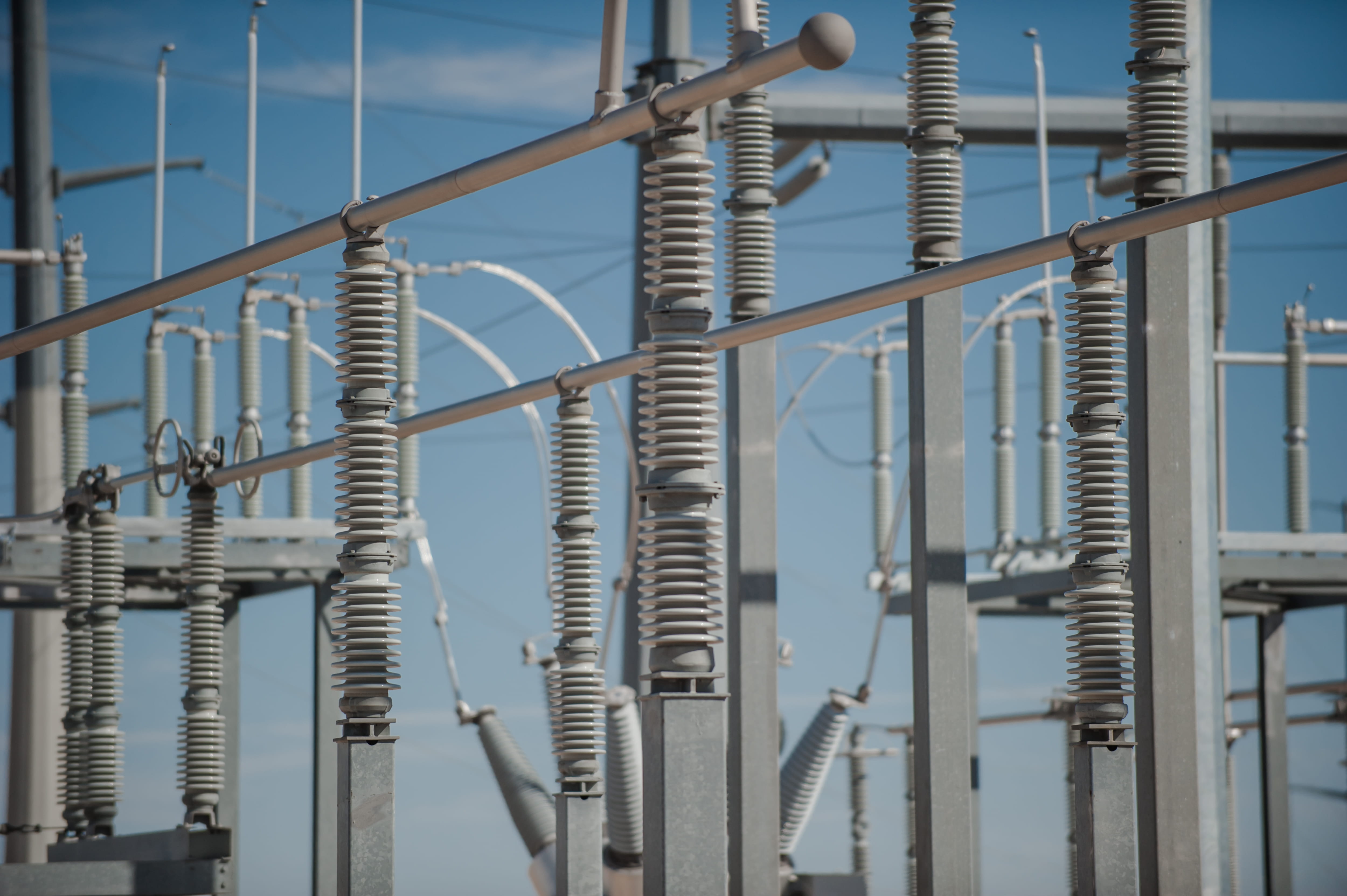 backgrounds, power supply, built structure, complexity, cable, day, fuel and power generation, pattern, posts, silver colored, electronic, 4K, pipe - tube, HD Wallpaper