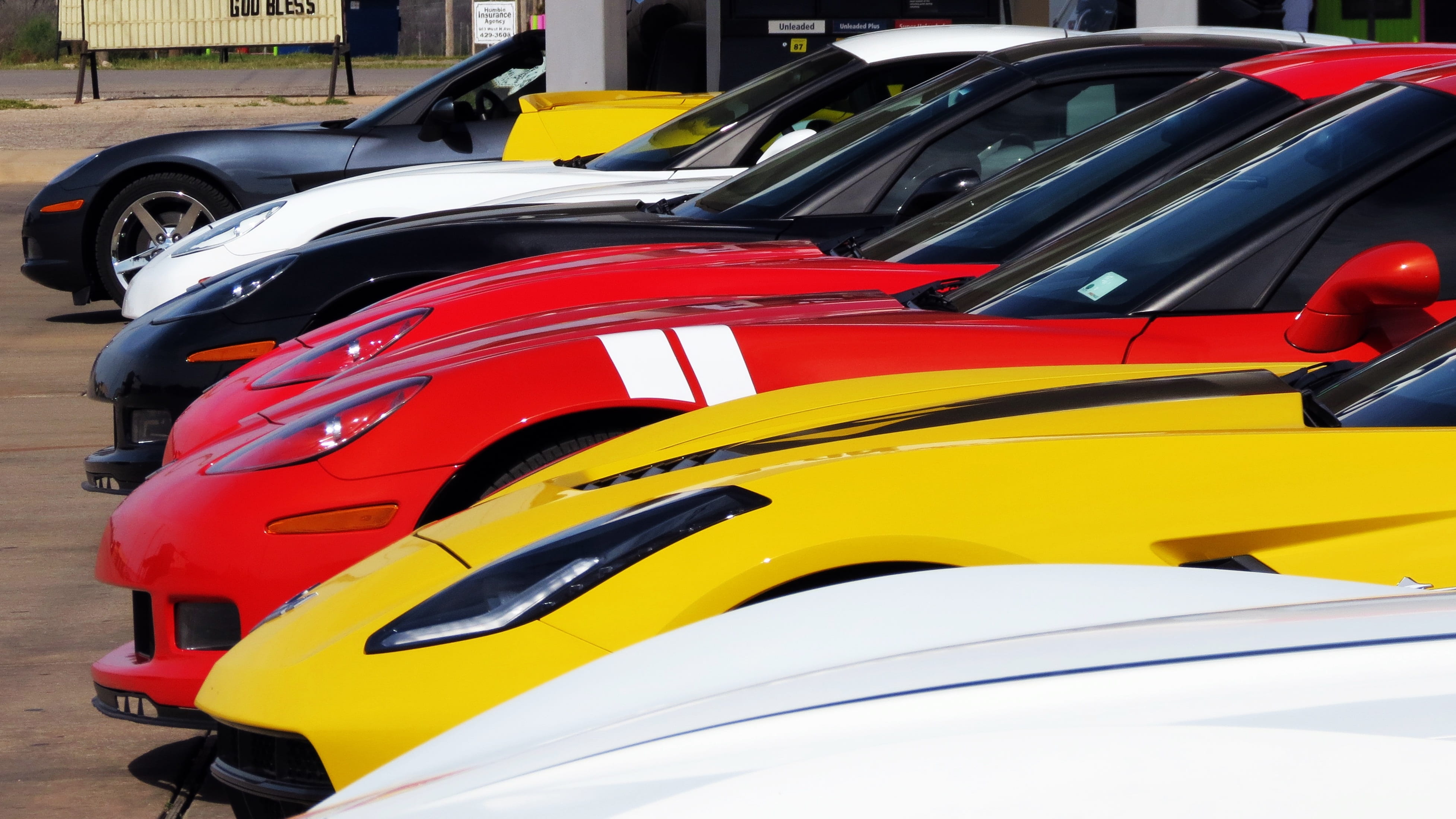 car, yellow, vintage, zo6, powerful, cars, land vehicle, multi colored, highway, 4K, aggressive, scenic, muscular, horsepower, parking, sports, fast, chevrolet, HD Wallpaper