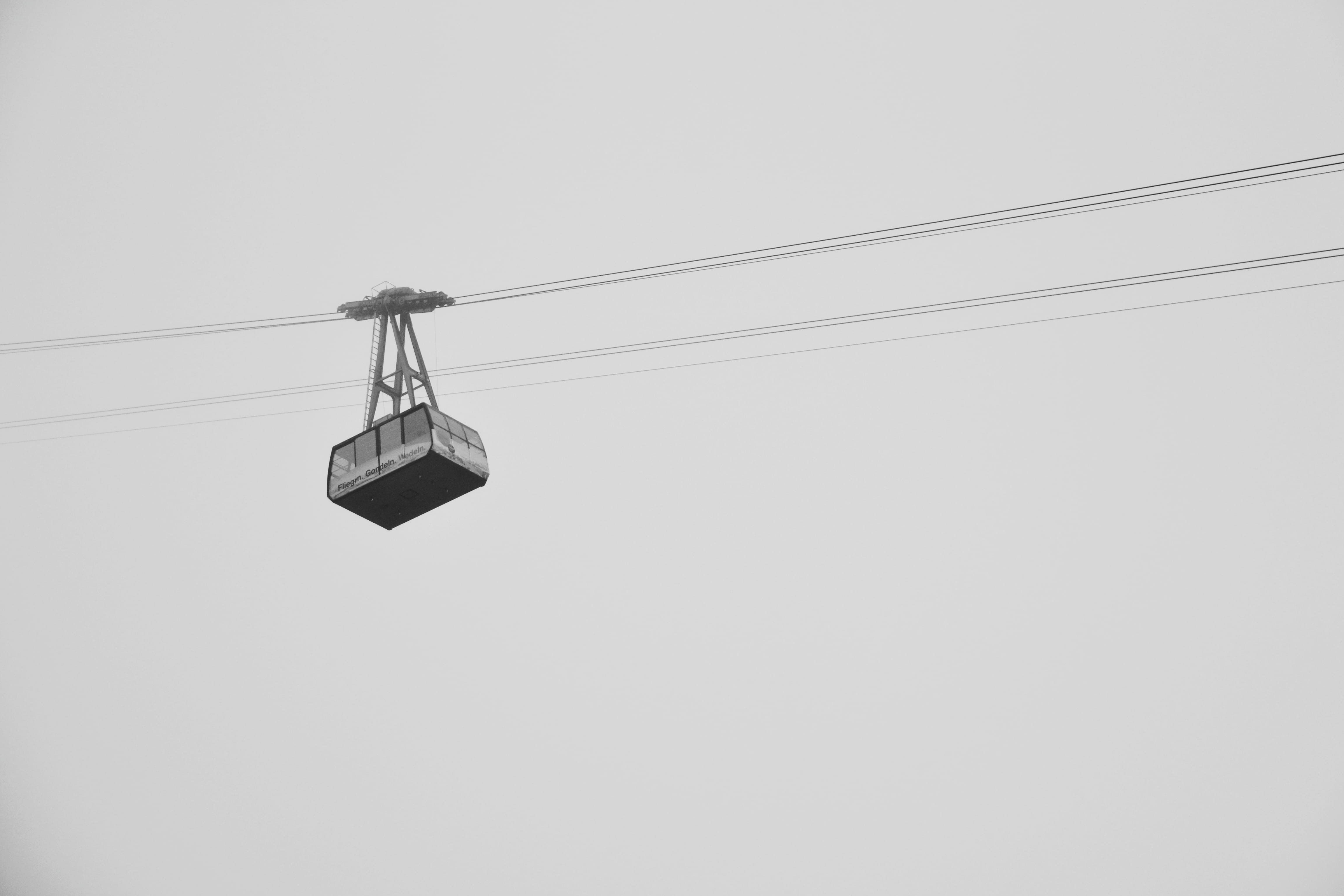 hanging, mountain, fuel and power generation, technology, no people, low angle view, schwarz, overhead cable car, rope, day, gondola, weiß, enclosure, cable, HD Wallpaper