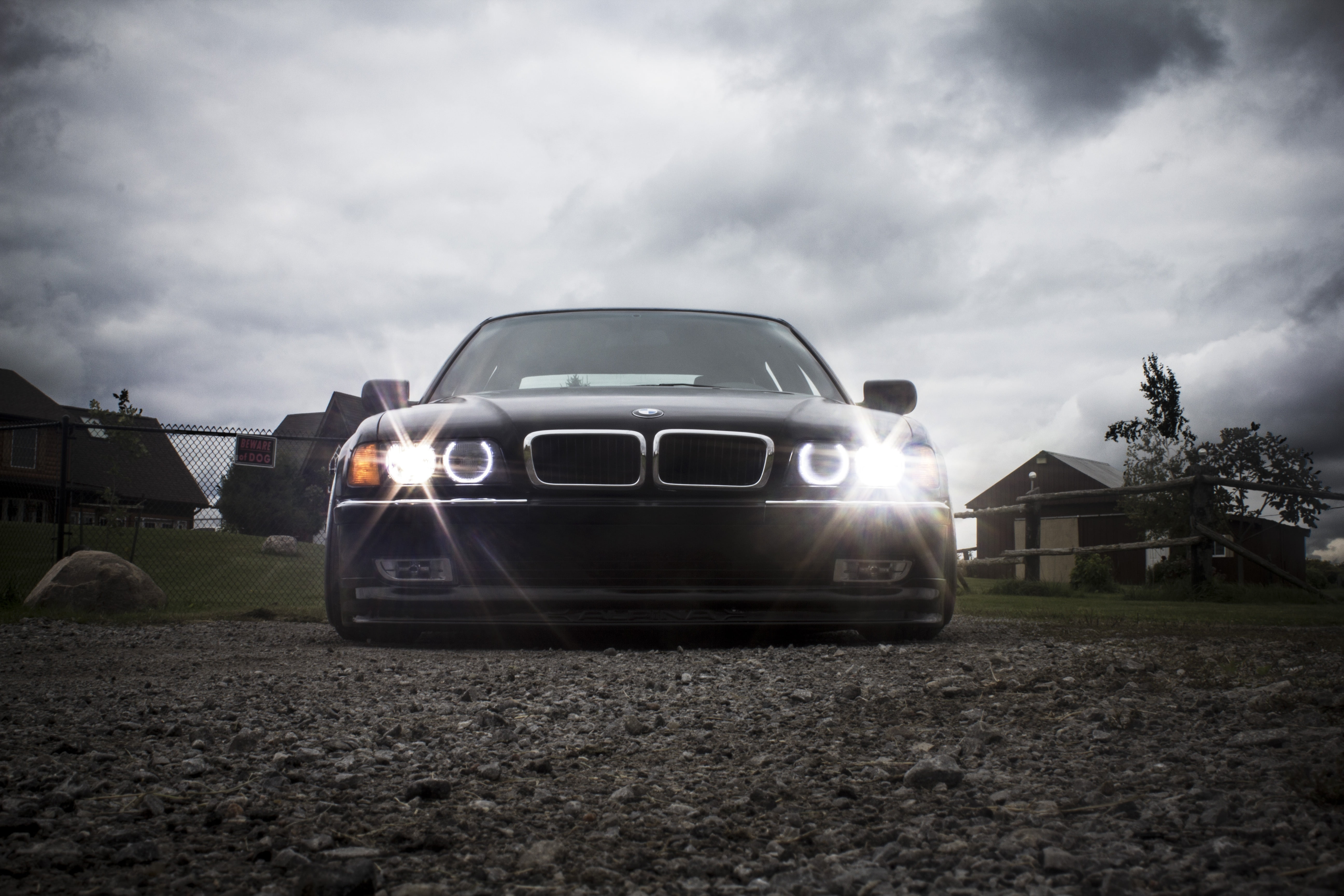 vehicle, E38, cloud - sky, Front, architecture, sports Car, speed, sunbeam, clouds, power, modern, no People, sun, day, BMW, sky, bumper, wheel, transportation, HD Wallpaper