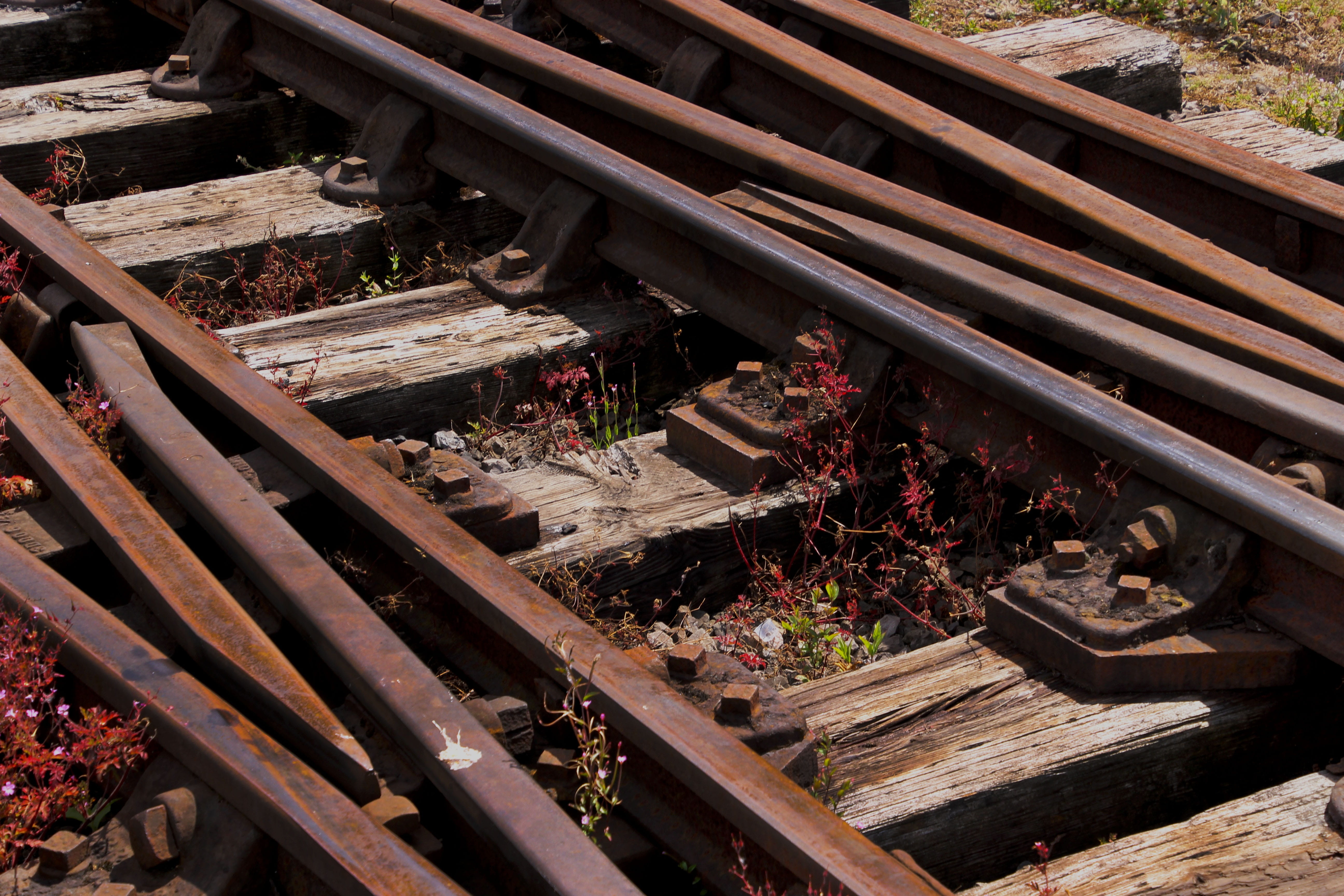 station, outdoors, retro, railroad track, travel, transit, way, old, perspective, transportation, track, Railway, ruined, run-down, damaged, obsolete, weathered, HD Wallpaper