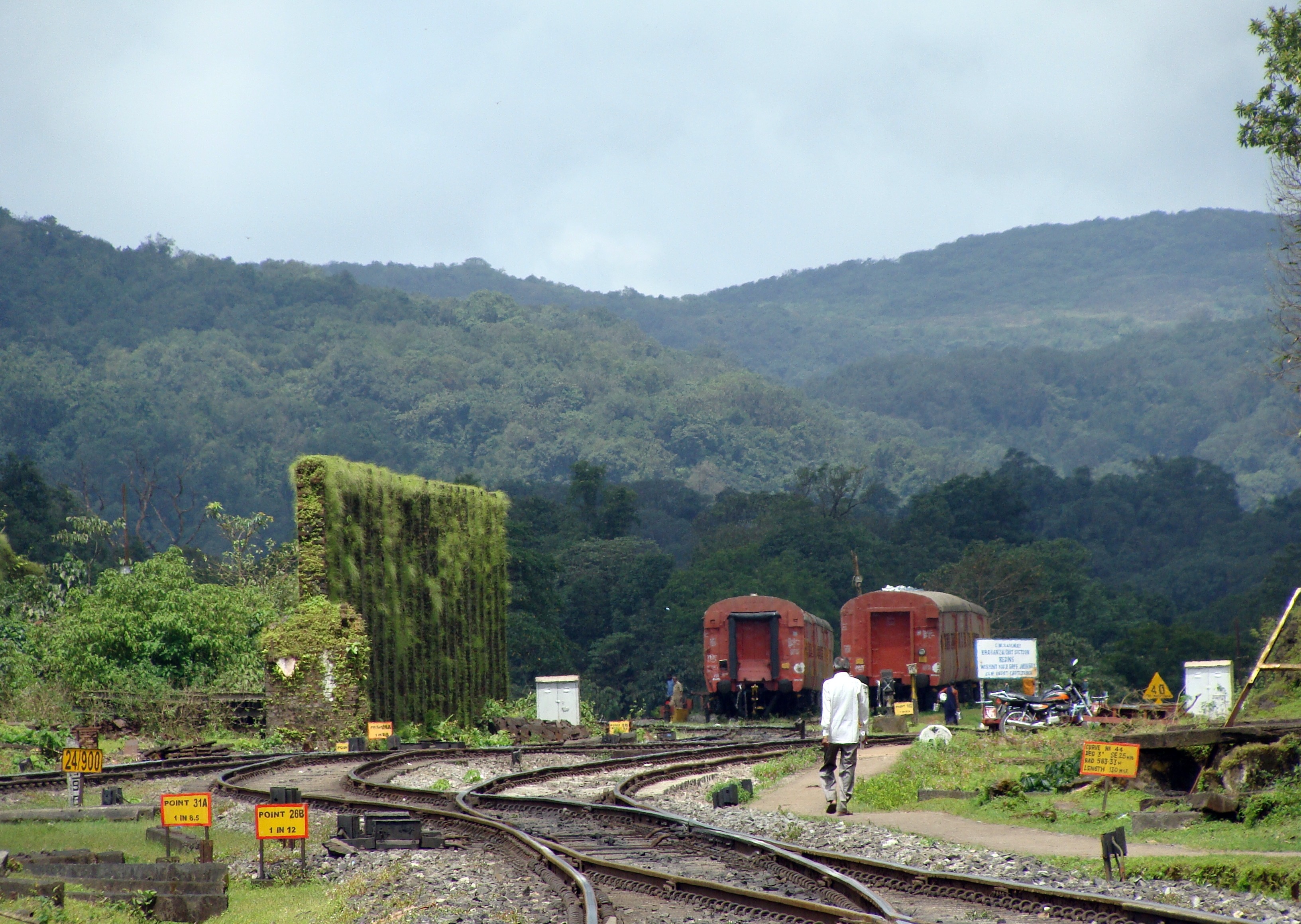 architecture, train station, train, karnataka, no people, mode of transportation, castlerock, outdoors, environment, track, india, railroad, land vehicle, HD Wallpaper
