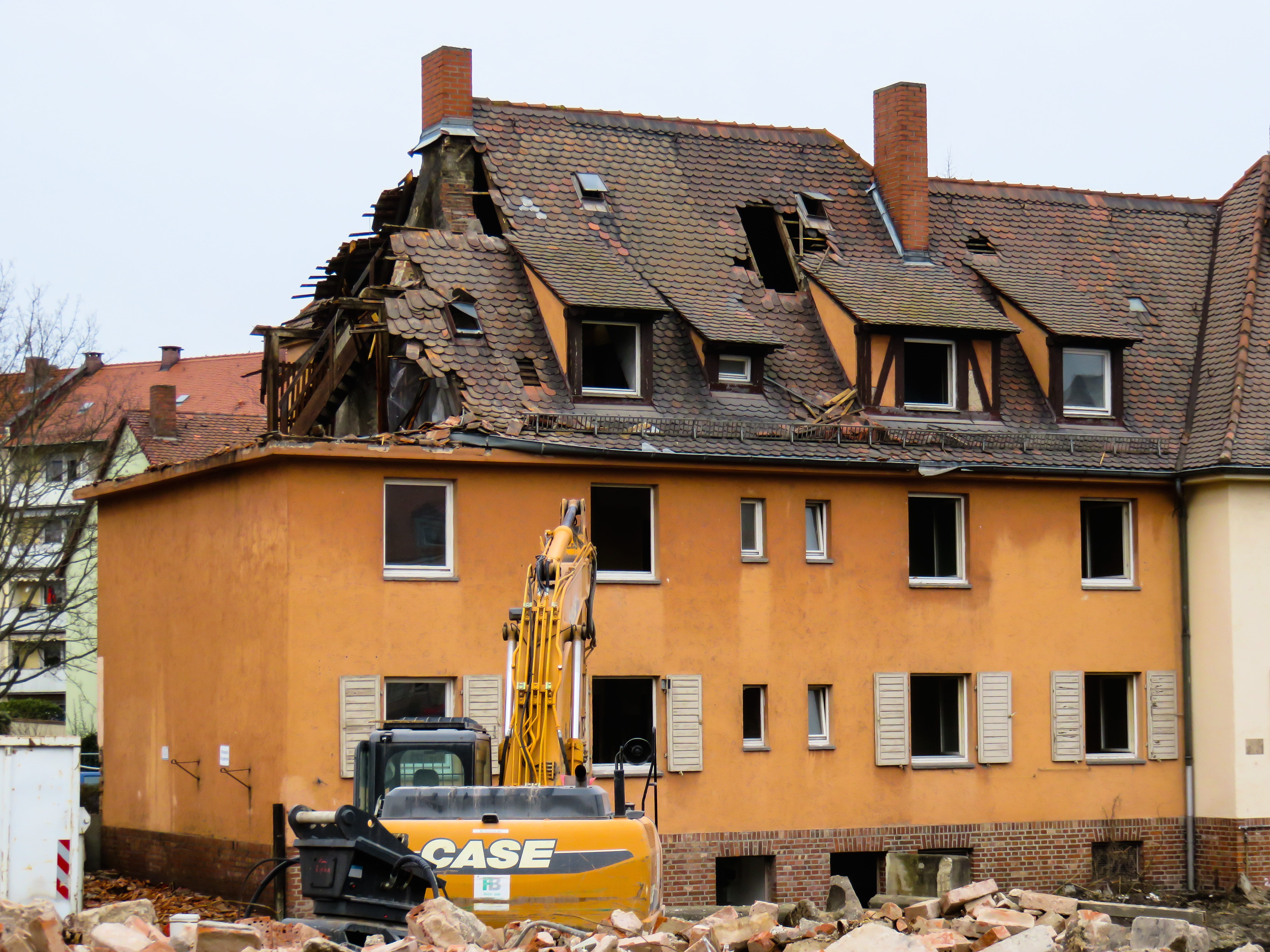 transportation, wall, nature, 5K, residential district, yellow, mode of transportation, house facade, house, motor vehicle, clear sky, excavator, architecture, HD Wallpaper