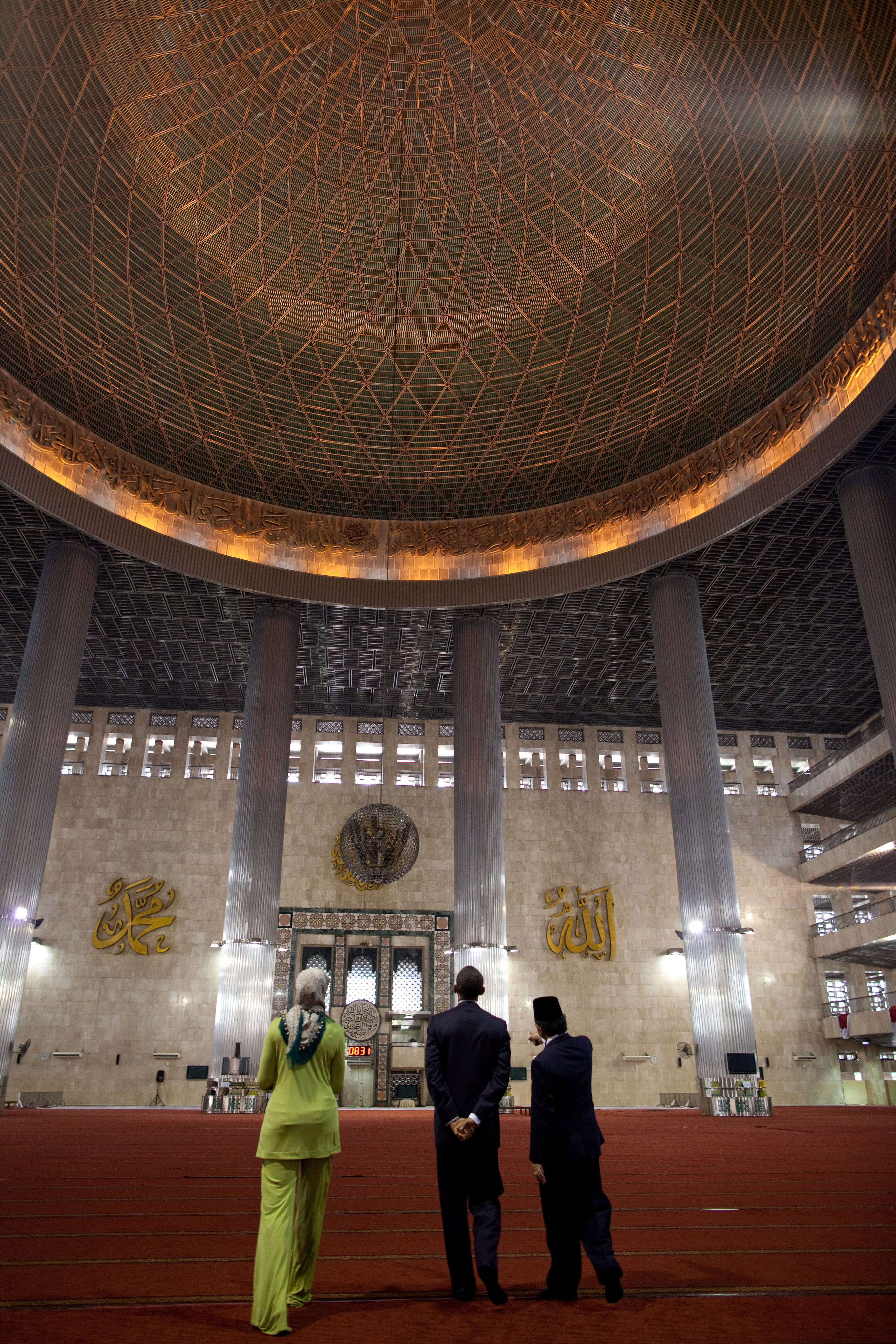 islam, obama, tourism, real people, praying, tourist, standing, indoors, rear view, built Structure, cultures, jakarta, diplomatic visit, Istiqlal, Barack Obama, Phone HD Wallpaper