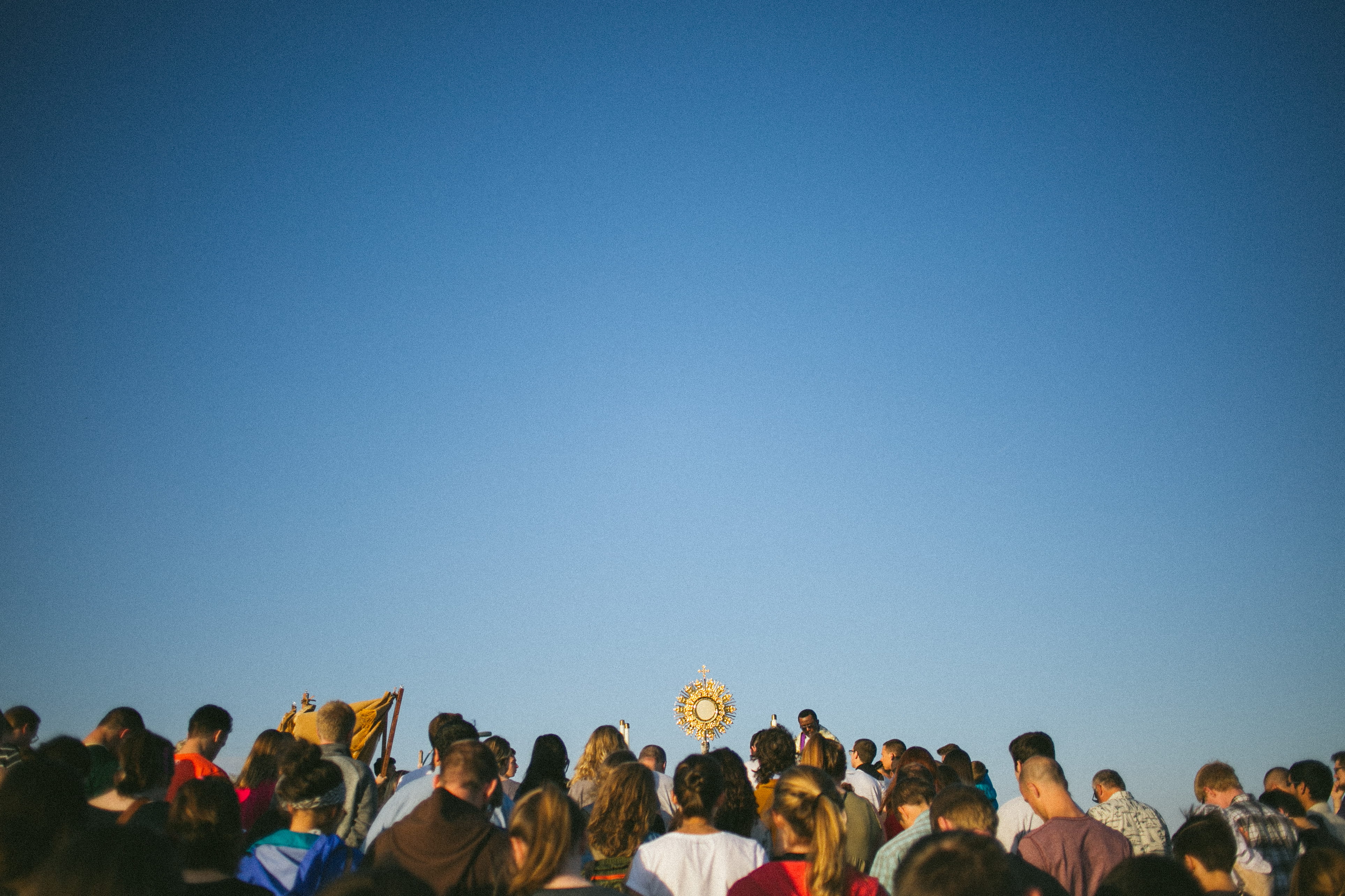 watching, women, copy space, blue, festival goer, large group of people, standing, crowd, adoration, real people, group, monstrance, group of people, near, HD Wallpaper
