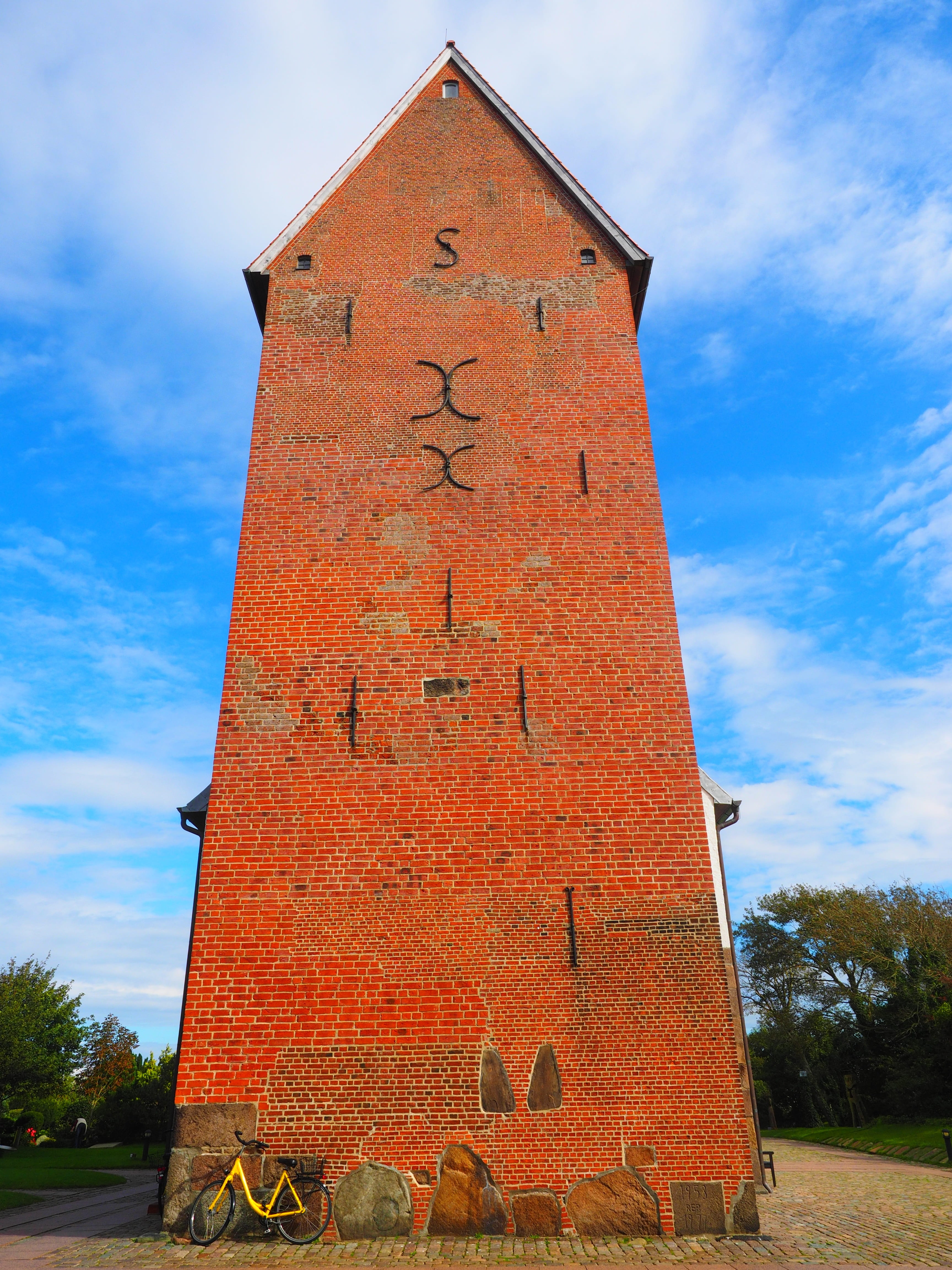 cemetery, brick tower, tree, the cemetery of st severin, nature, church of st severin, sylt, church, evangelical lutheran church, history, old, evangelical lutheran, Phone HD Wallpaper