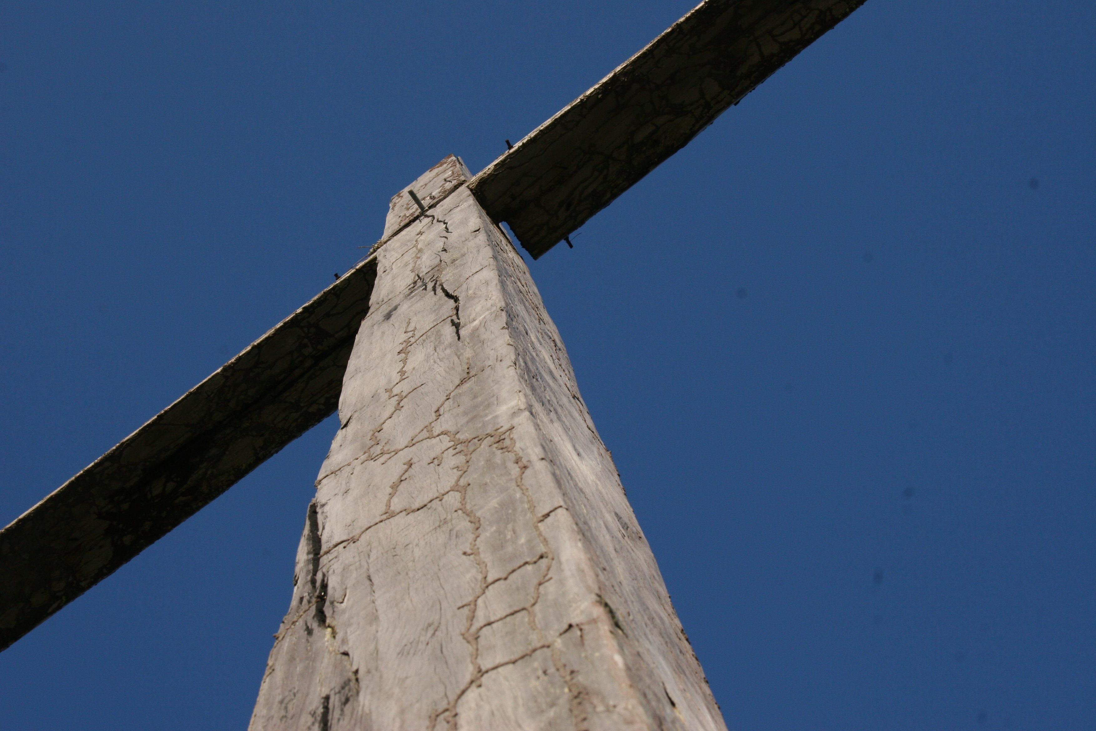 cruz, clear sky, built structure, 2K, blue, land, day, tree, wood - material, plant, no people, sky, church, nature, low angle view, wooden post, sunlight, HD Wallpaper