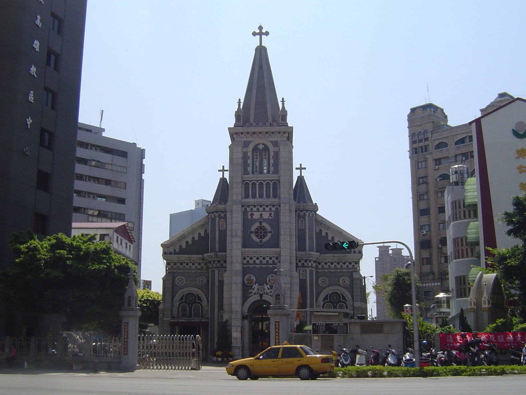 holy rosary, outdoors, temple, motor vehicle, religion, photo, Taiwan, architecture, land vehicle, spirituality, belief, holy, city, 720P, famous Place, HD Wallpaper