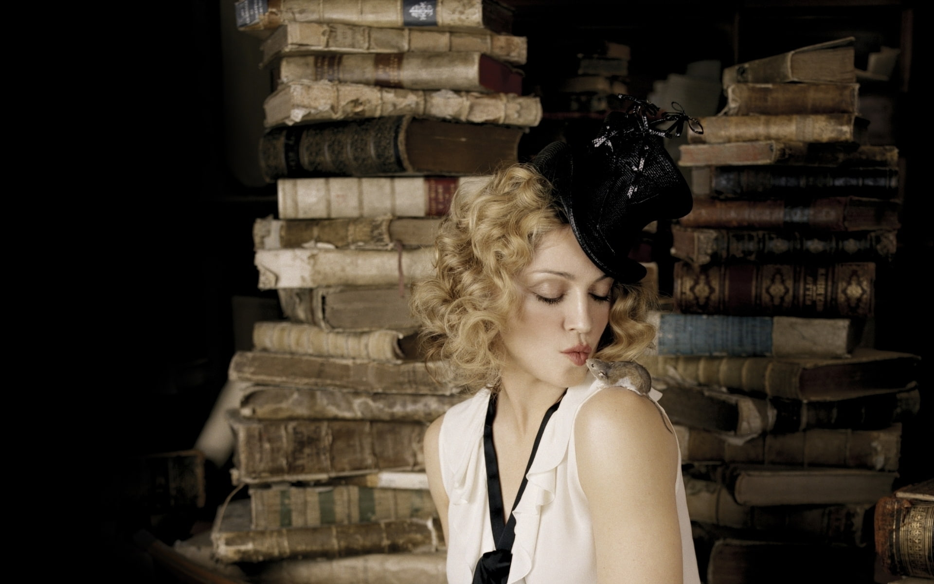mouse, hat, madonna, funny, kiss, love, 1080P, HD Wallpaper