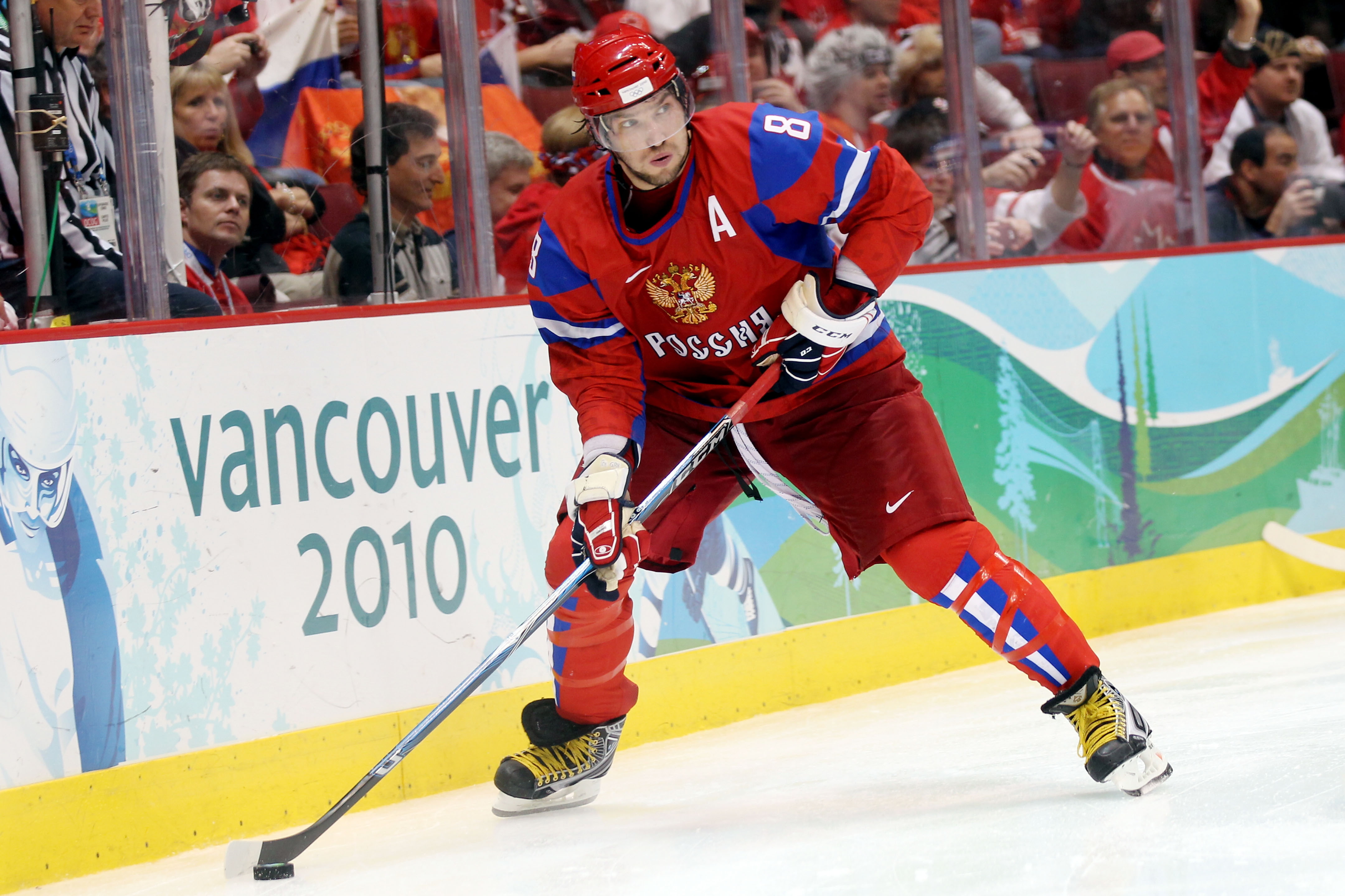 stick, hockey player, sport, fans, Russia, game, ovie, Winter, form, Olympic, coat of arms, 2010, 4K, alex ovechkin, Canada, Russian, hockey, Alexander Ovechkin, HD Wallpaper