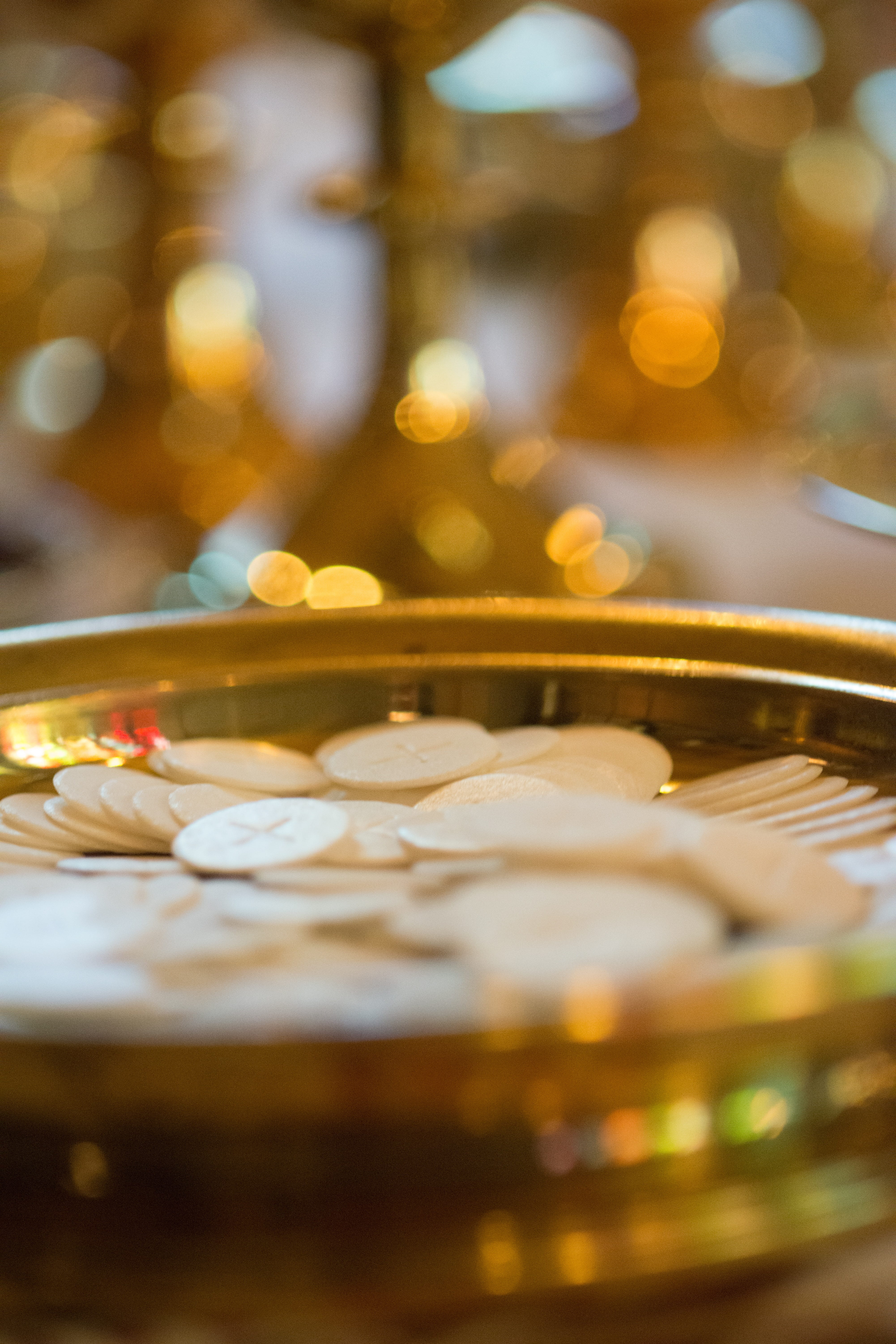 indoors, communion, eucharist, place of worship, bokeh, celebration, music, musical equipment, gold colored, focus on foreground, close-up, chalife, 5K, Phone HD Wallpaper