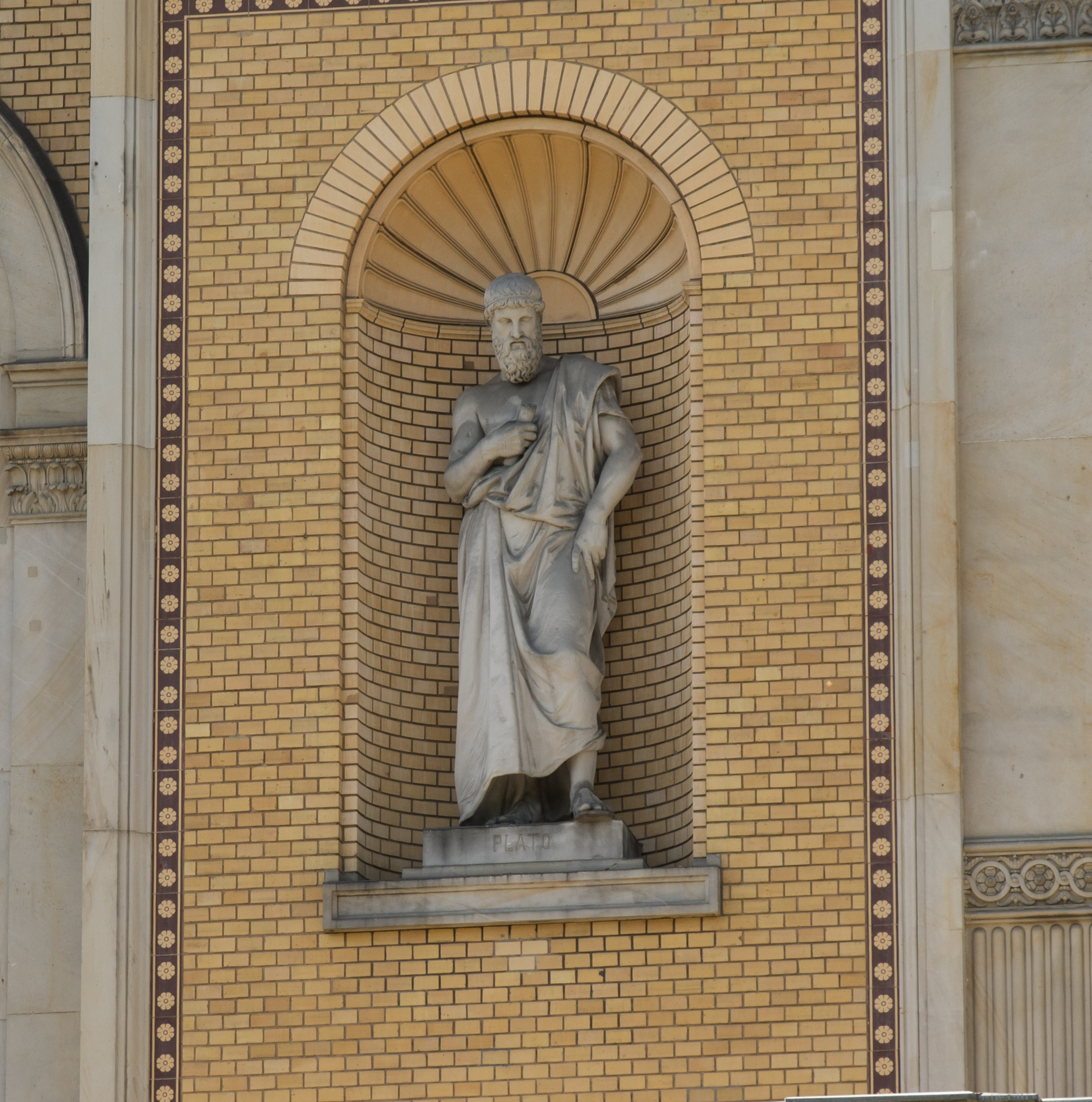 statue, creativity, art, building, architecture, human representation, sculpture, stone, no people, female likeness, representation, the past, stone sculpture, Phone HD Wallpaper