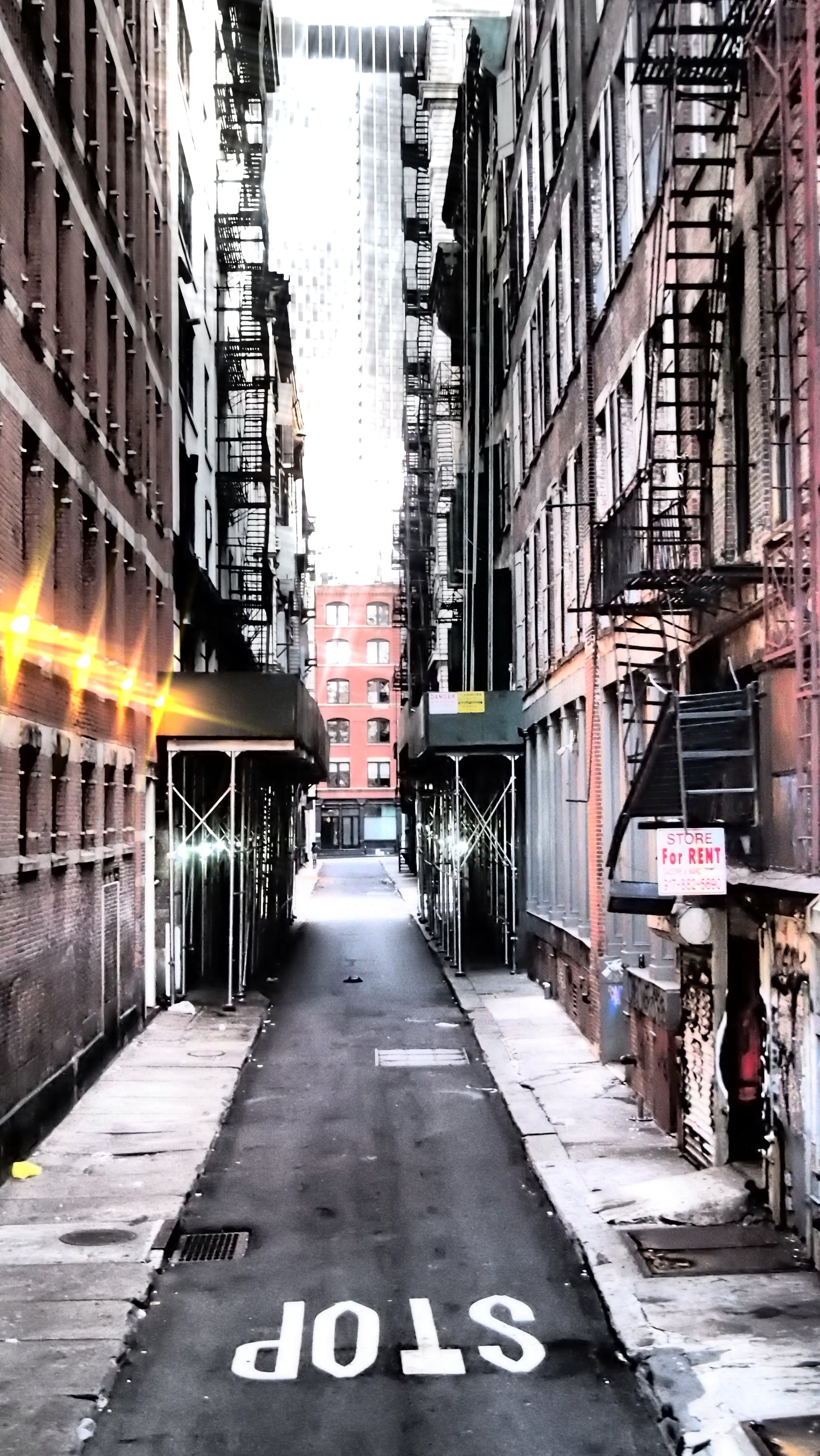 outdoors, road, direction, text, America, incidental people, residential district, Alley, built structure, Ny, western script, architecture, New York, building, Phone HD Wallpaper
