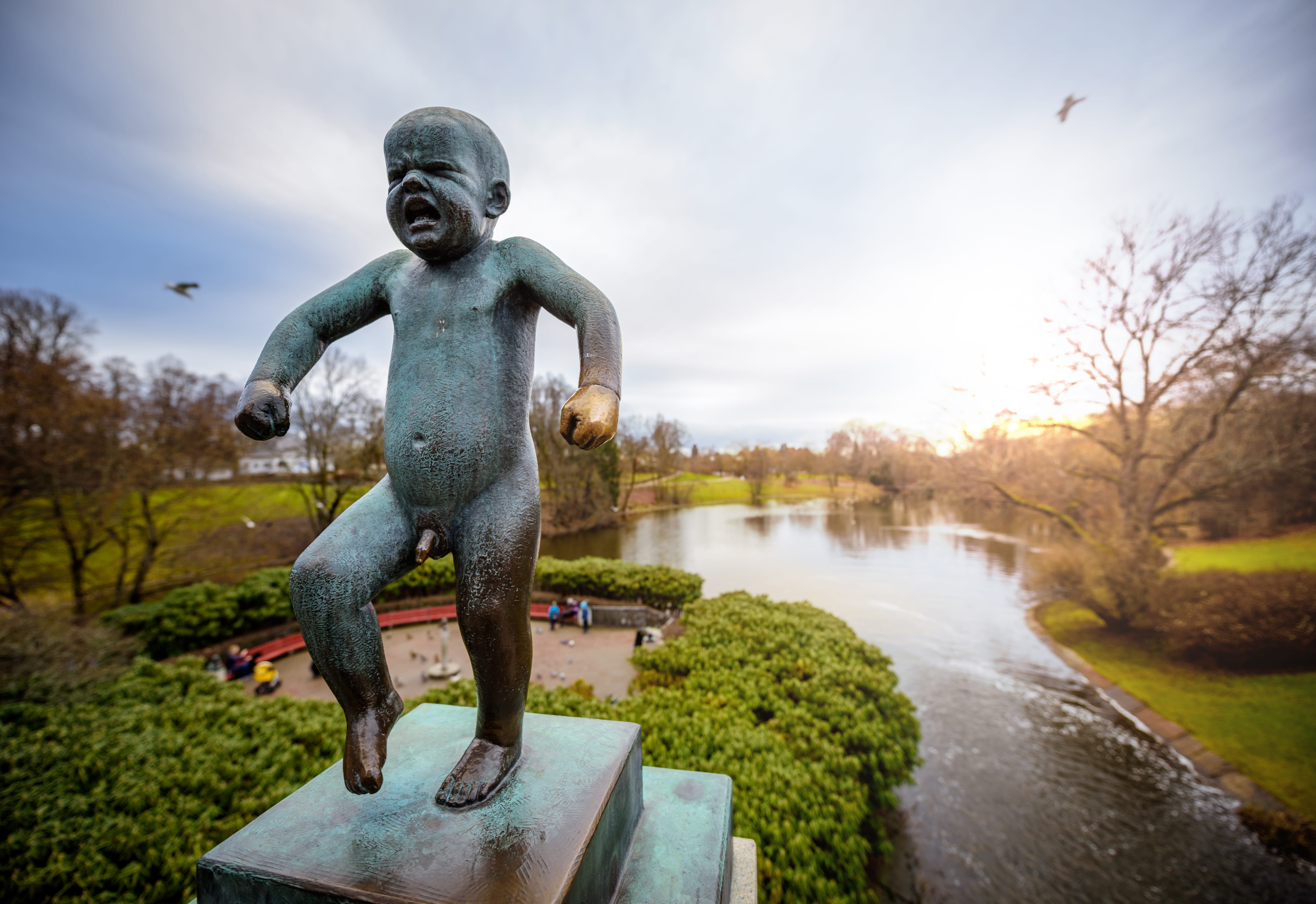 sculpture, park - man made space, lake, 5K, male likeness, outdoors, architecture, bronze, water, day, statue, tree, the vigeland park, vigeland, art and craft, HD Wallpaper