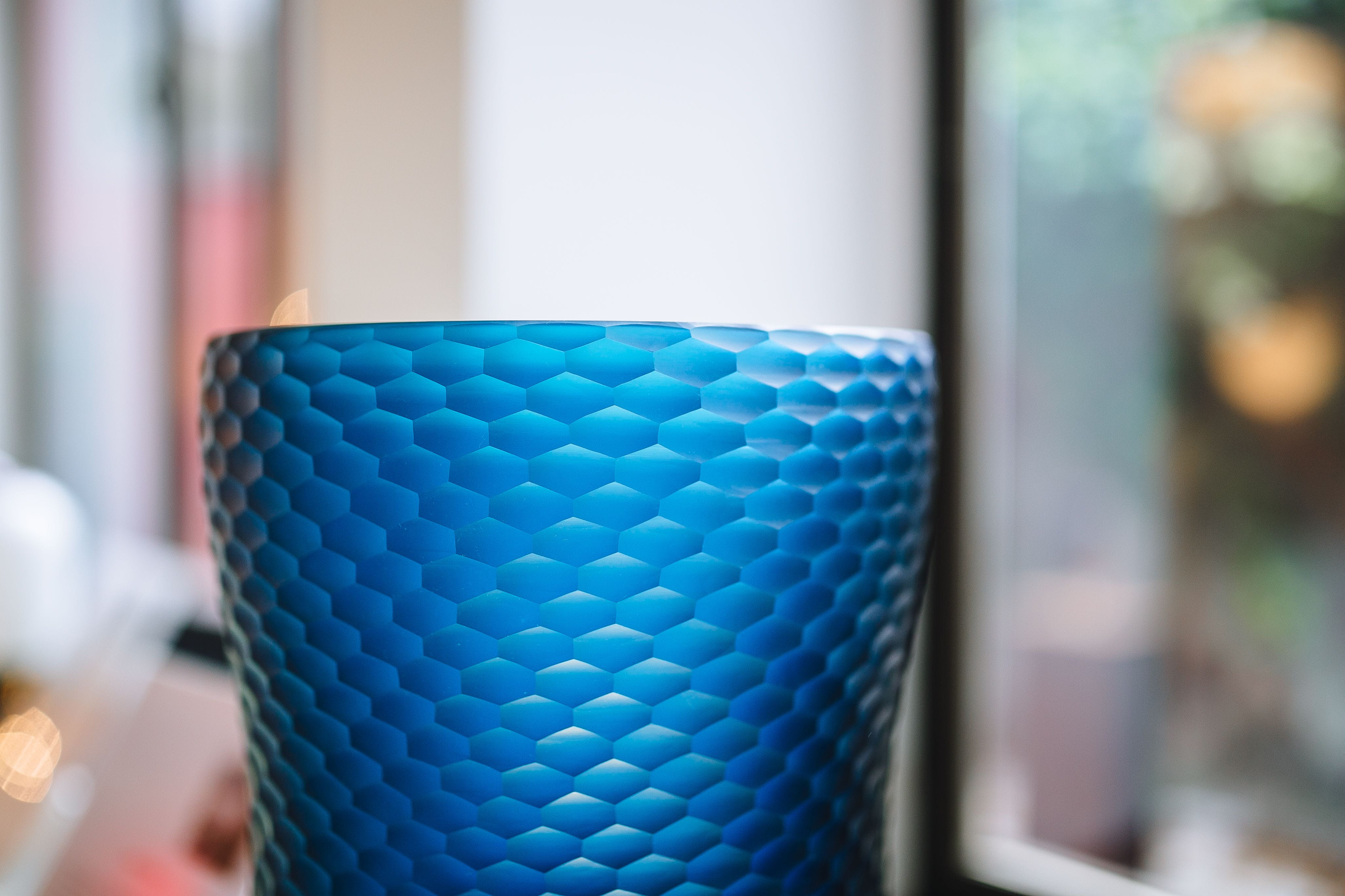 focus on foreground, 4K, still life, day, window, luxury, handmade, technology, education, selective focus, retail, manufacturing, factory, Murano, business, HD Wallpaper