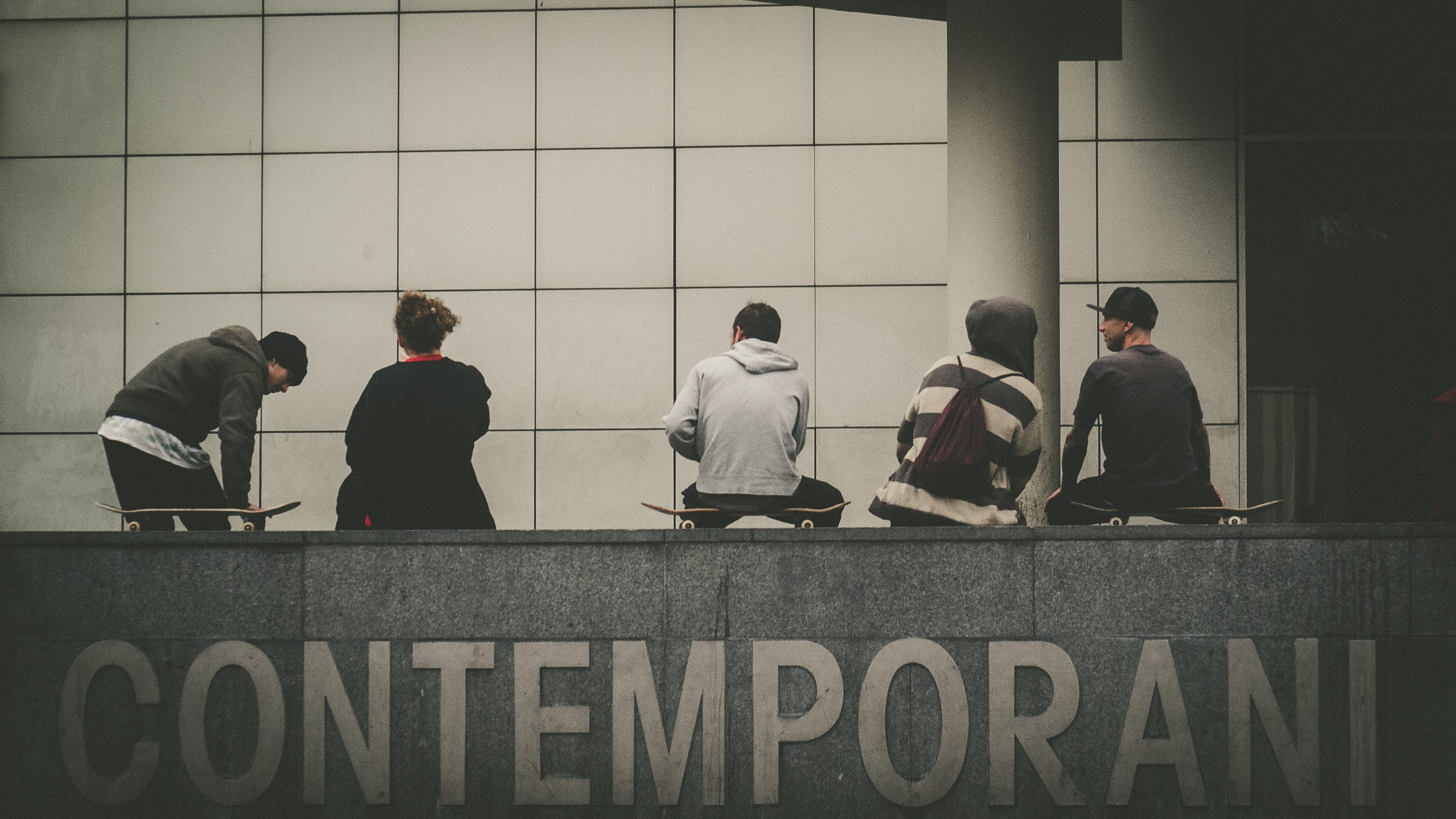 lifestyles, barcelona, skate, catalunya, 2K, time, young, skateboard, sports, talking, moments, rear view, men, communication, text, architecture, retire, HD Wallpaper
