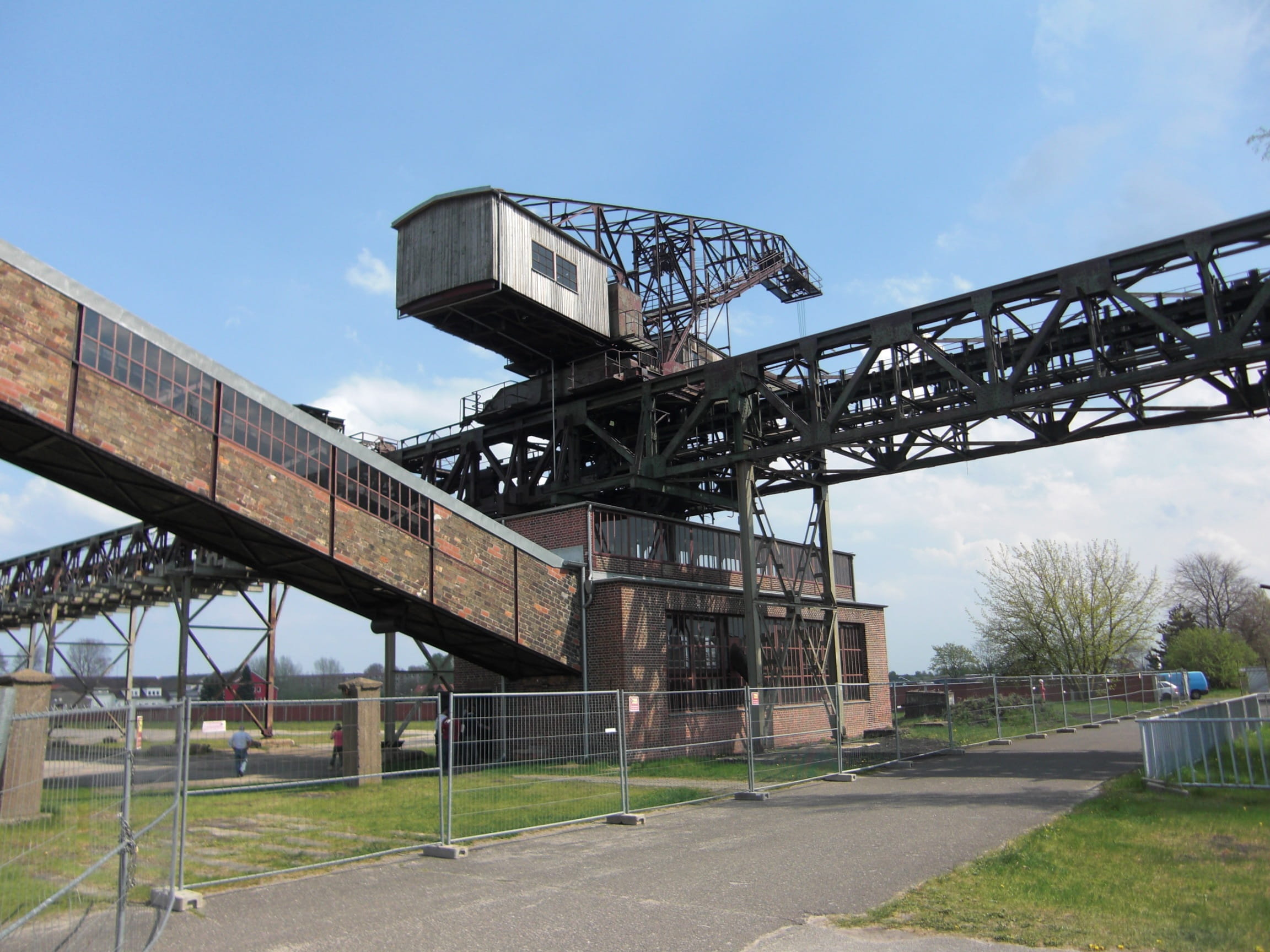 Rocket, outdoors, abandoned, low angle view, nature, stadium, day, fence, Peenemünde, metal, bridge, industrial plant, connection, usedom, 1080P, tree, HD Wallpaper