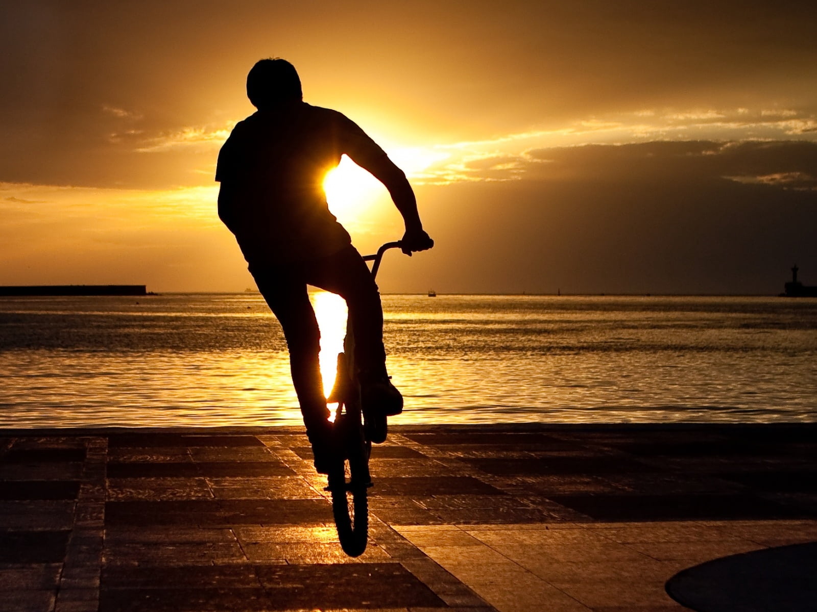 man, action, walking, black Color, outdoors, dusk, healthy Lifestyle, travel, sea, extreme, silhouette, back Lit, men, bike, real people, sky, land, exercising, HD Wallpaper