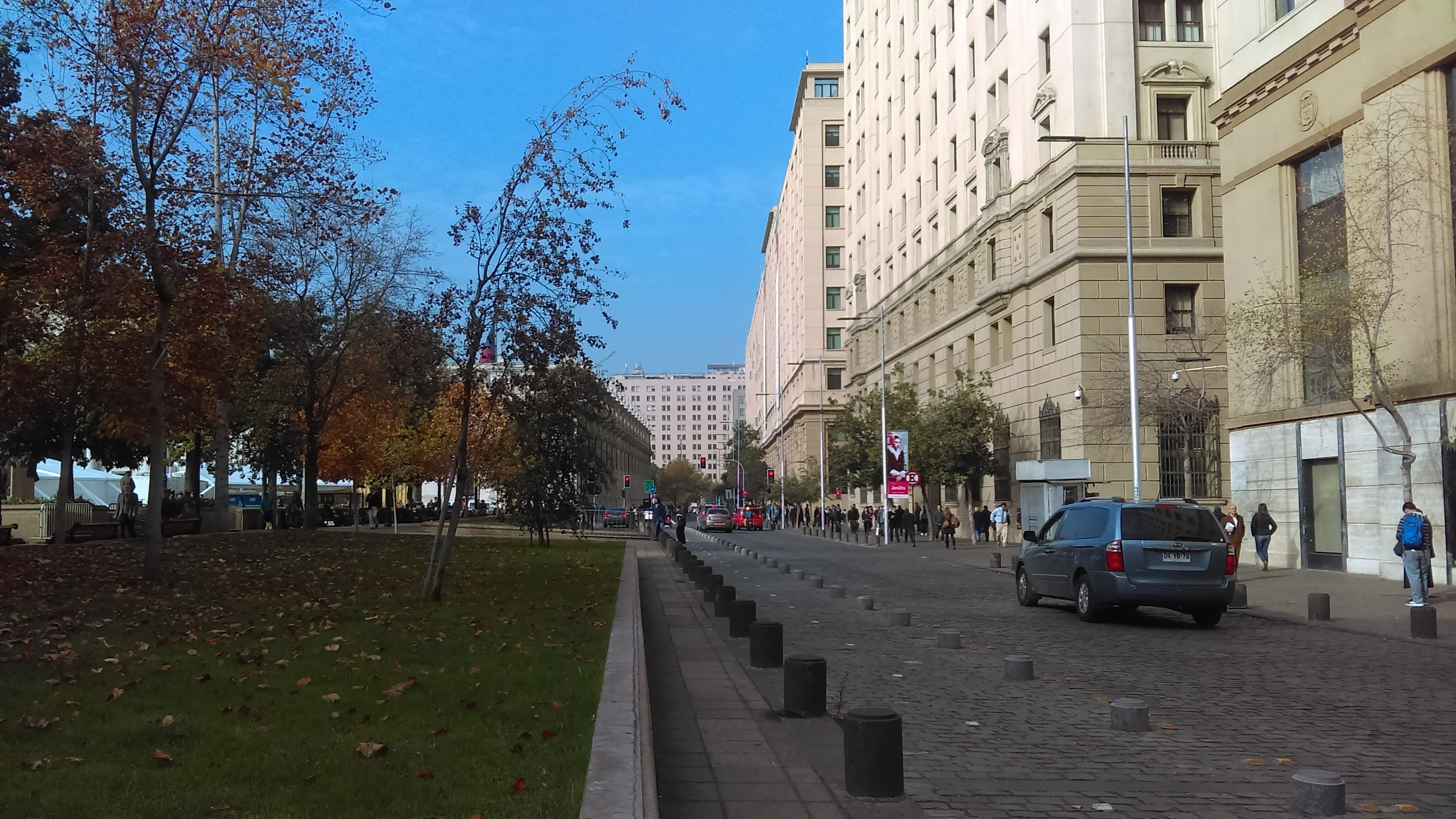 architecture, chile, santiago de chile, plant, 2K, direction, street, nature, office building exterior, car, tree, transportation, outdoors, incidental people, HD Wallpaper