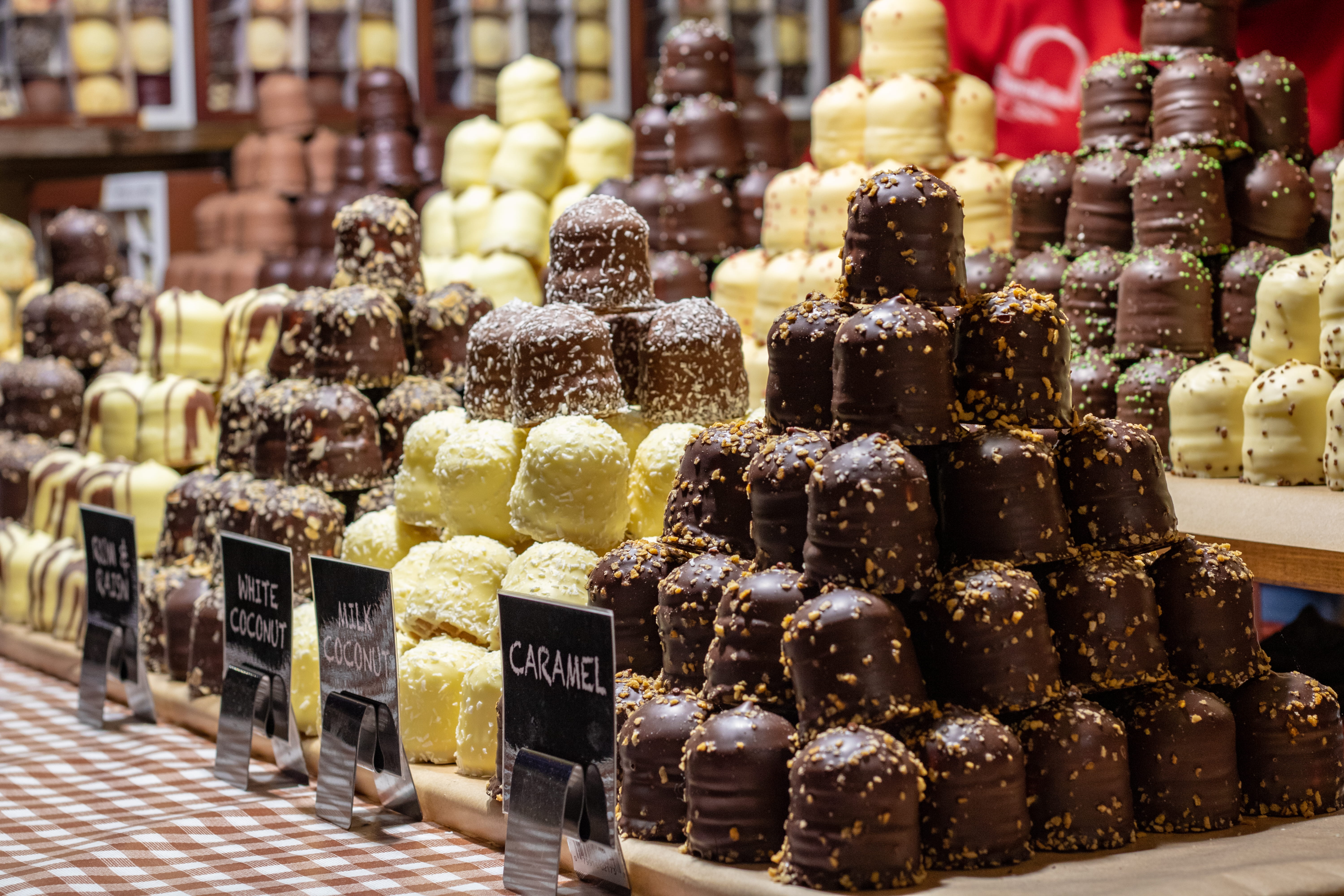 chocolates, temptation, in a row, caramel, cheltenham, choccy, milk chocolate, large group of objects, store, food and drink, mountain, food, variation, HD Wallpaper