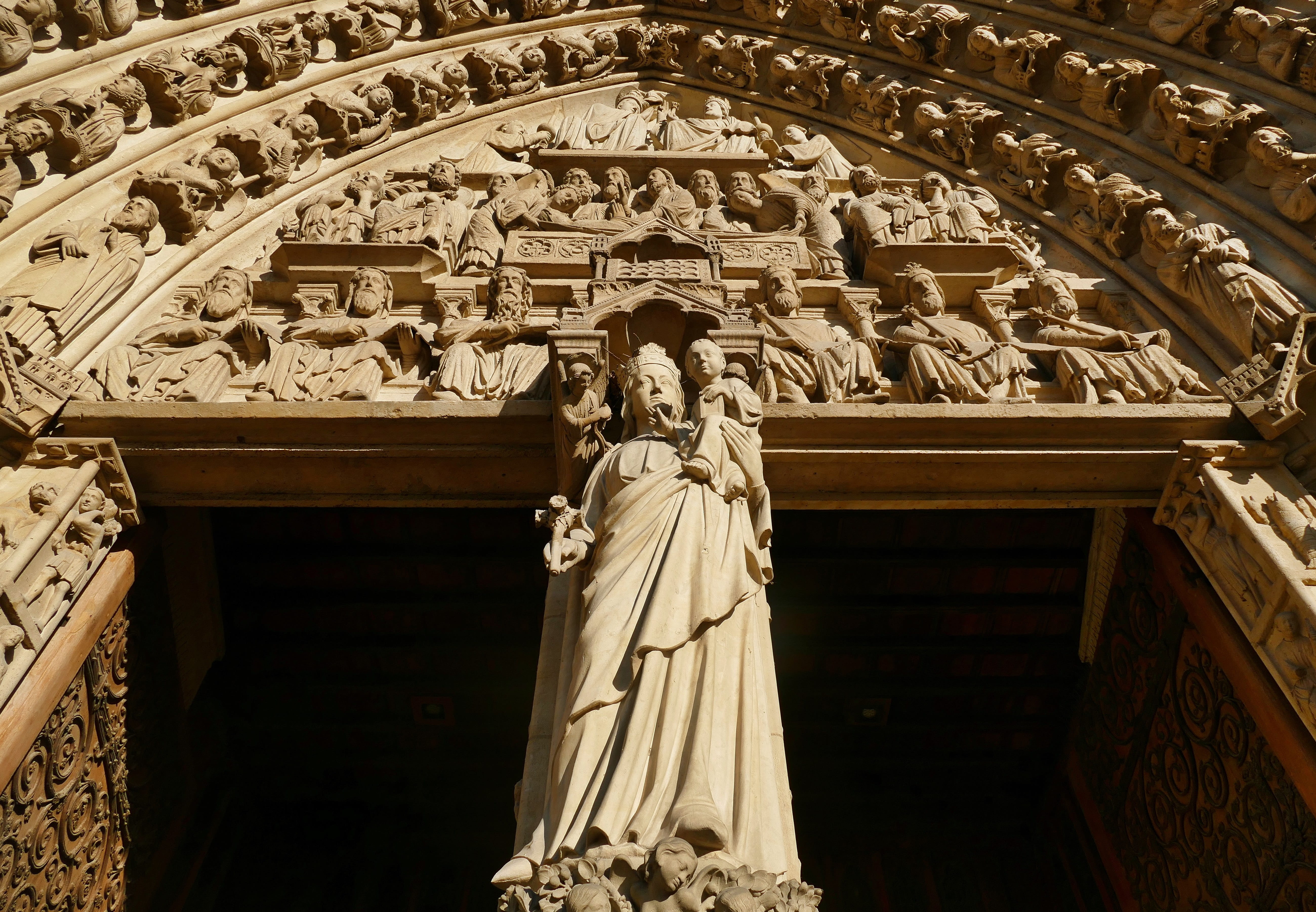 place of worship, catholic, mural, gothic, sculpture, old, human representation, gate, angel, no people, madonna, building, paris, statue, art and craft, HD Wallpaper