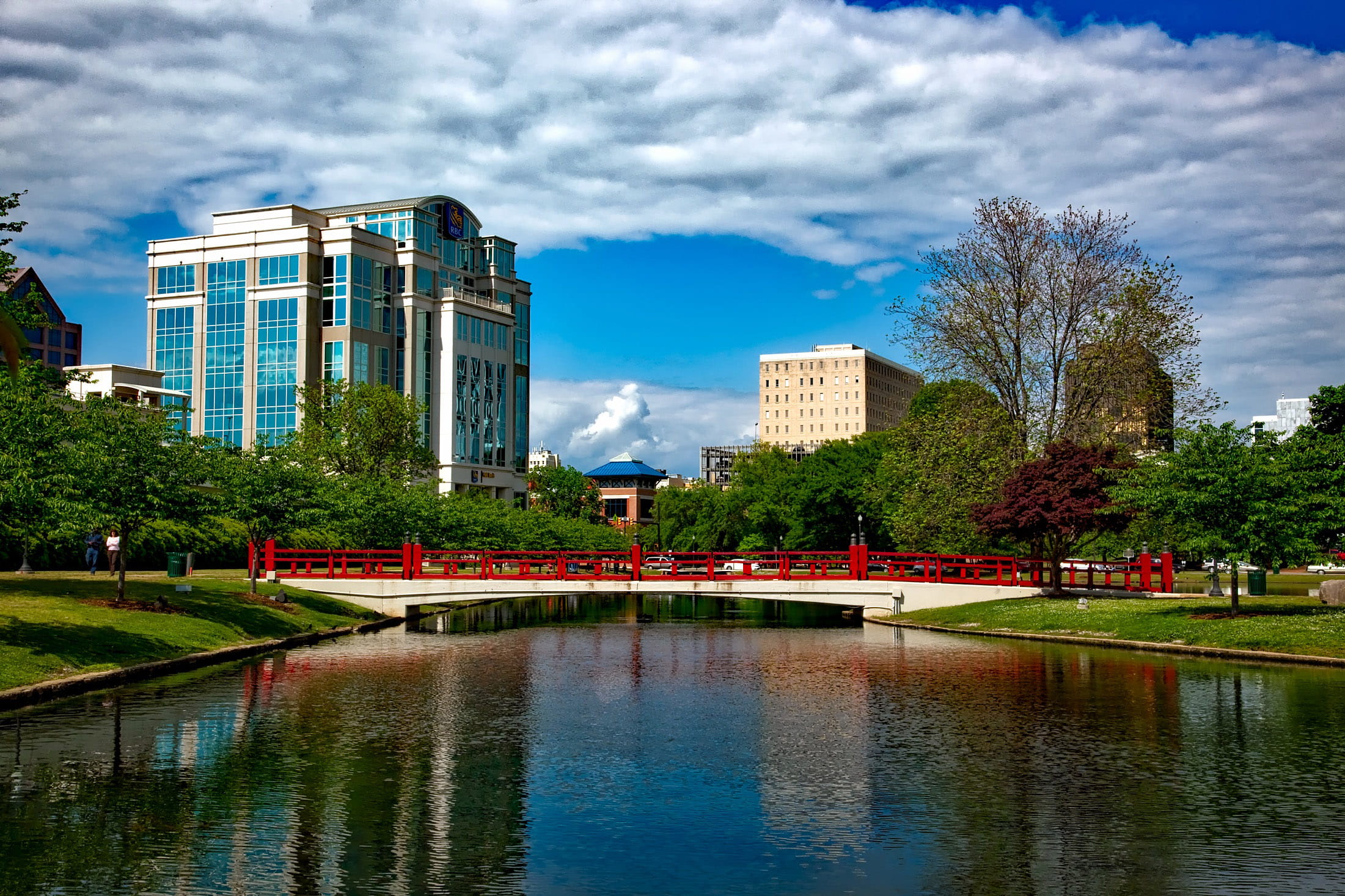 building, park, waterfront, outdoors, water, alabama, park - Man Made Space, clouds, tree, towers, built Structure, urban Skyline, skyscraper, cloud - sky, HD Wallpaper