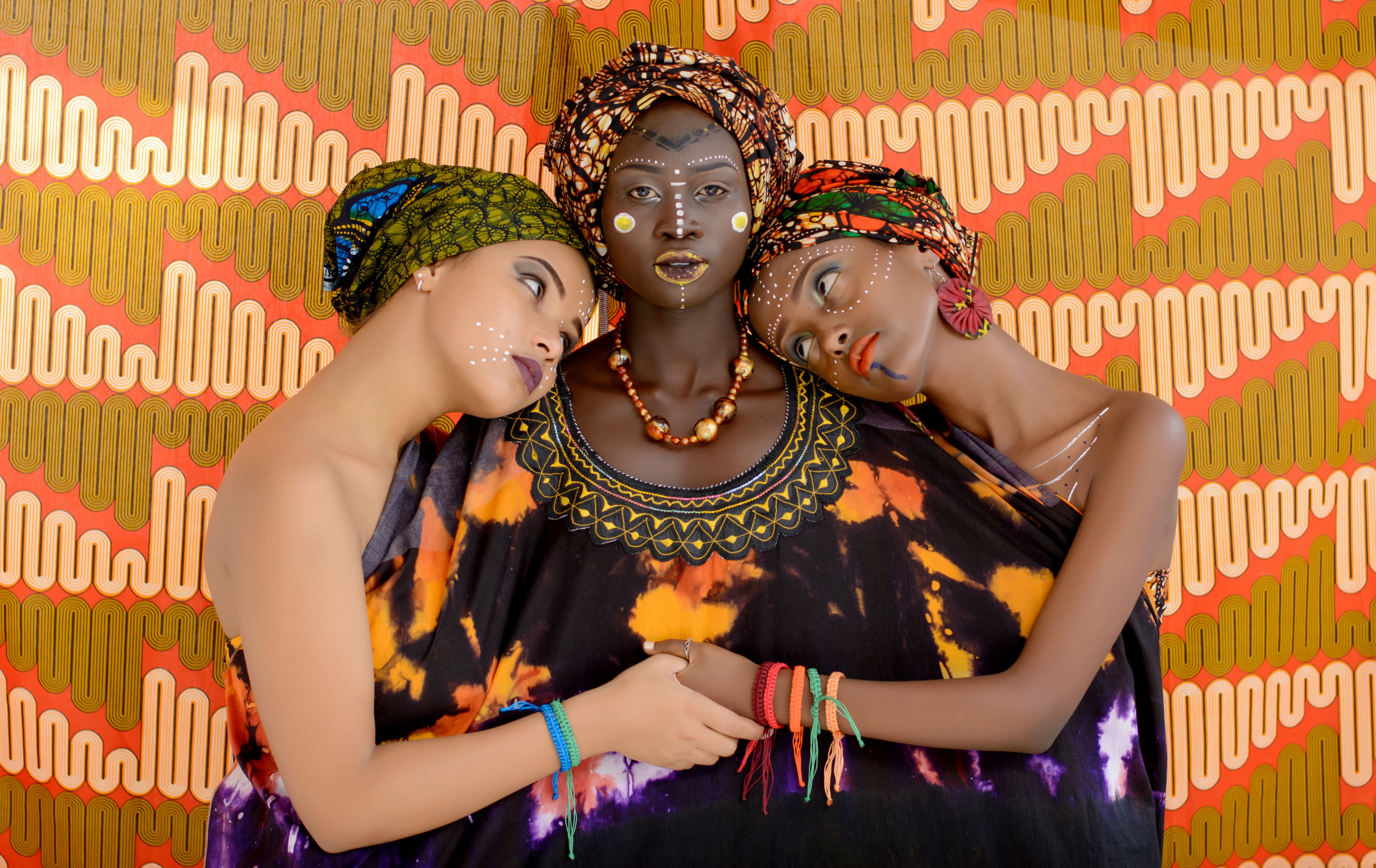 wear, smiling, african ethnicity, togetherness, young adult, girls, adult, art, happiness, women, two people, front view, three, jewelry, 5K, emotion, HD Wallpaper