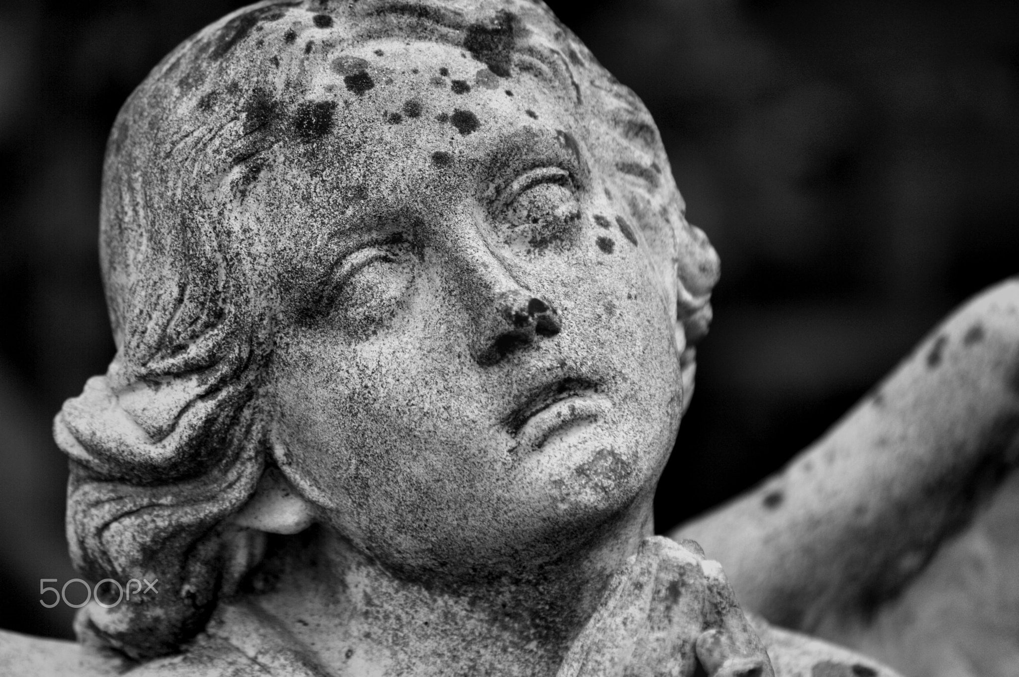 human representation, monochrome, female likeness, sculpture, sadness, craft, male likeness, belief, cemetery, stone material, religion, art and craft, HD Wallpaper