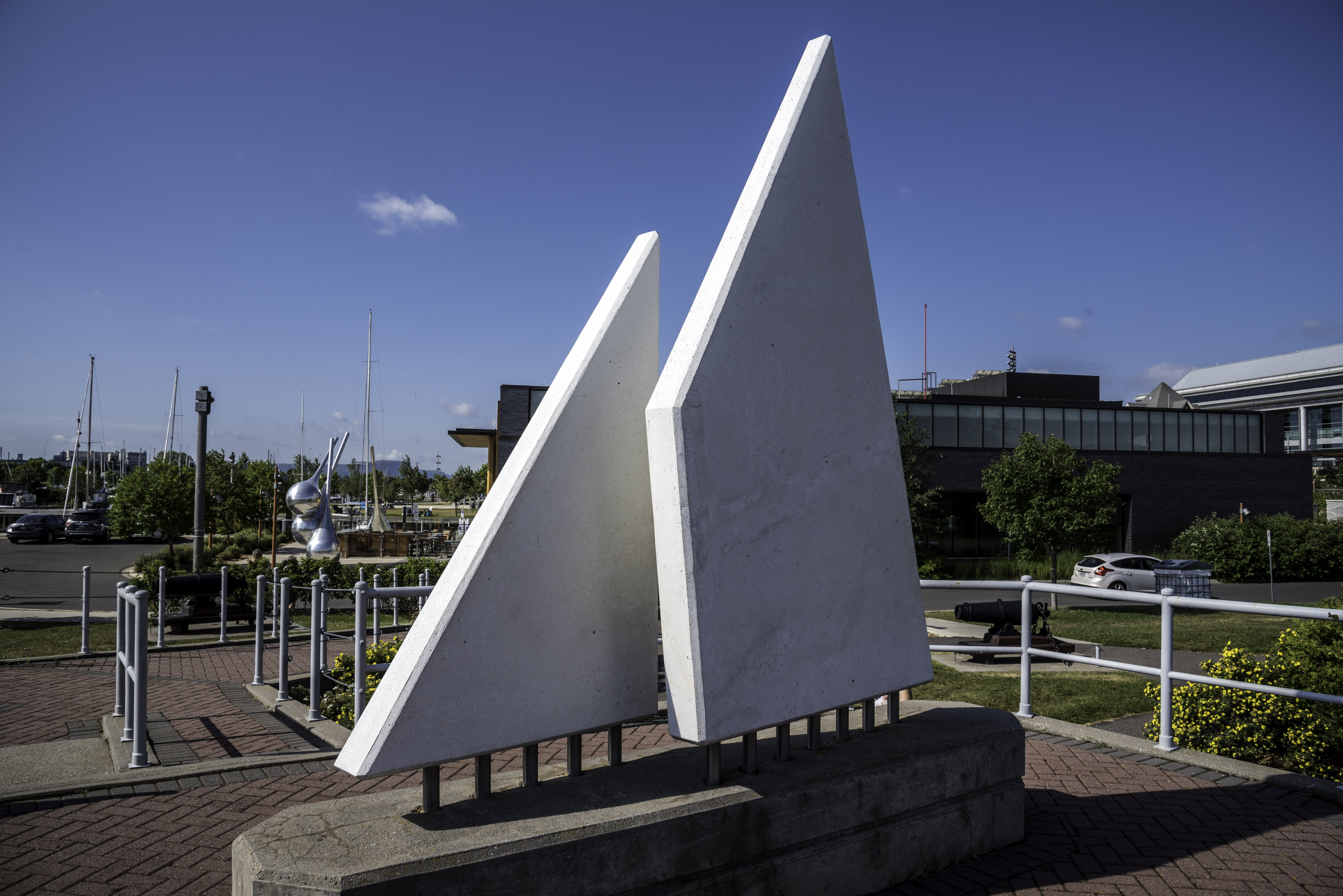 photos, sunlight, Artwork, metal, design, outdoors, white color, plant, Canada, Thunder Bay, triangle shape, city, concrete, bay, nature, built structure, HD Wallpaper