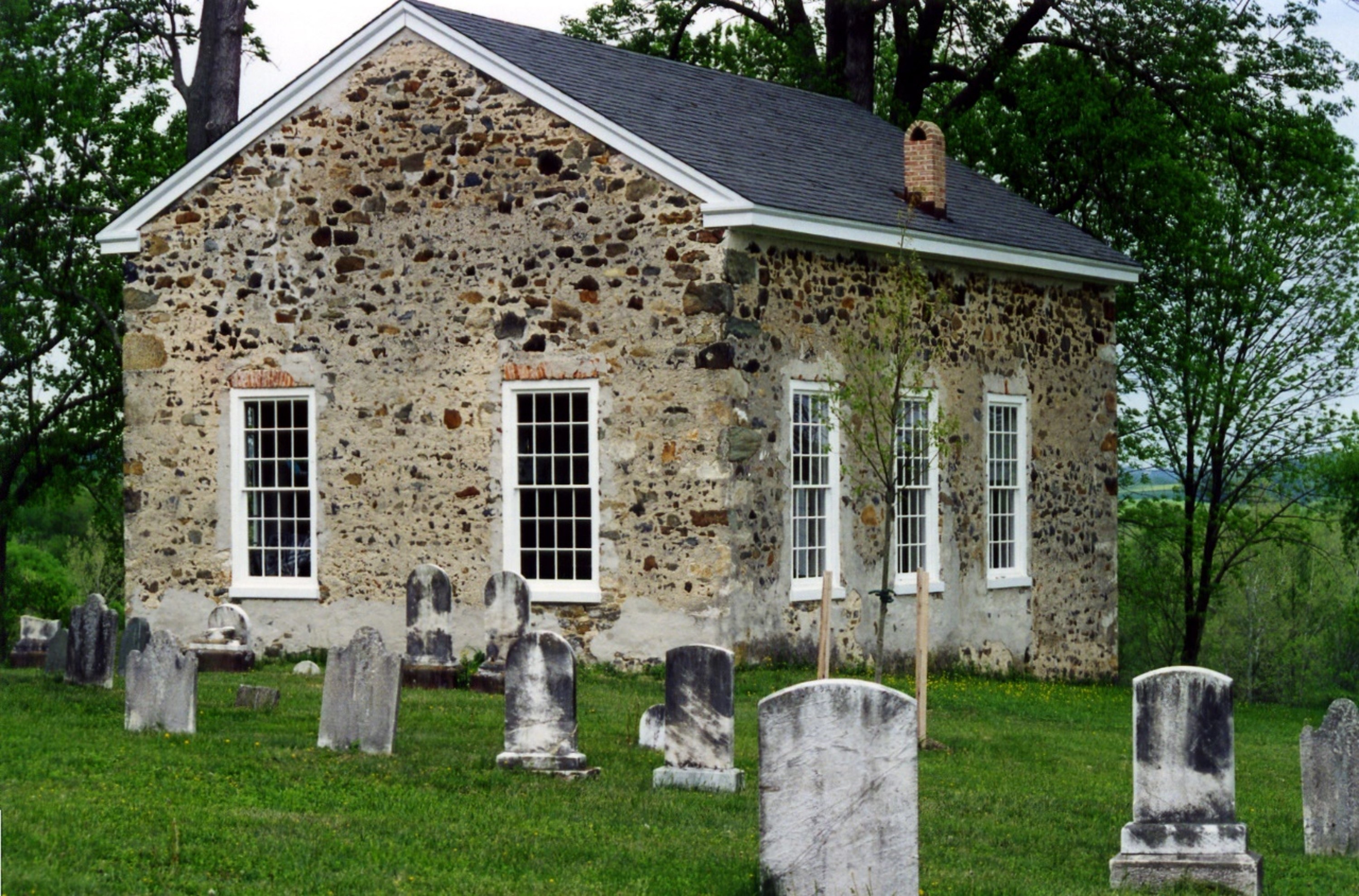 nature, outdoors, building exterior, architecture, scenic, the past, 2K, grave, worship, cemetery, tree, christian, history, faith, day, headstones, tombstone, HD Wallpaper