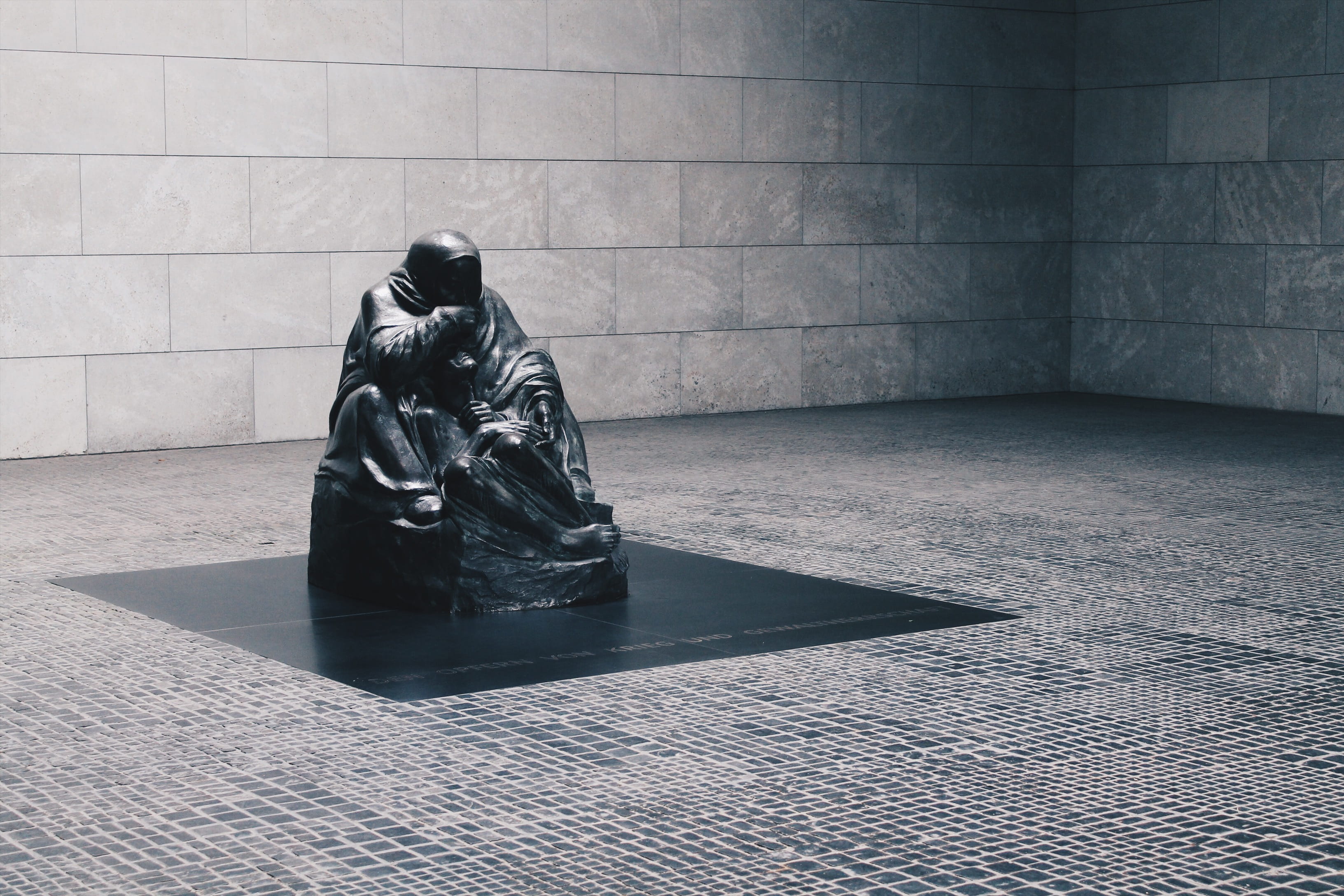peaceful, one person, city, sitting, footpath, built structure, germany, travel photos, social issues, war, quiet, berlin, solemn, day, real people, neue wache, HD Wallpaper