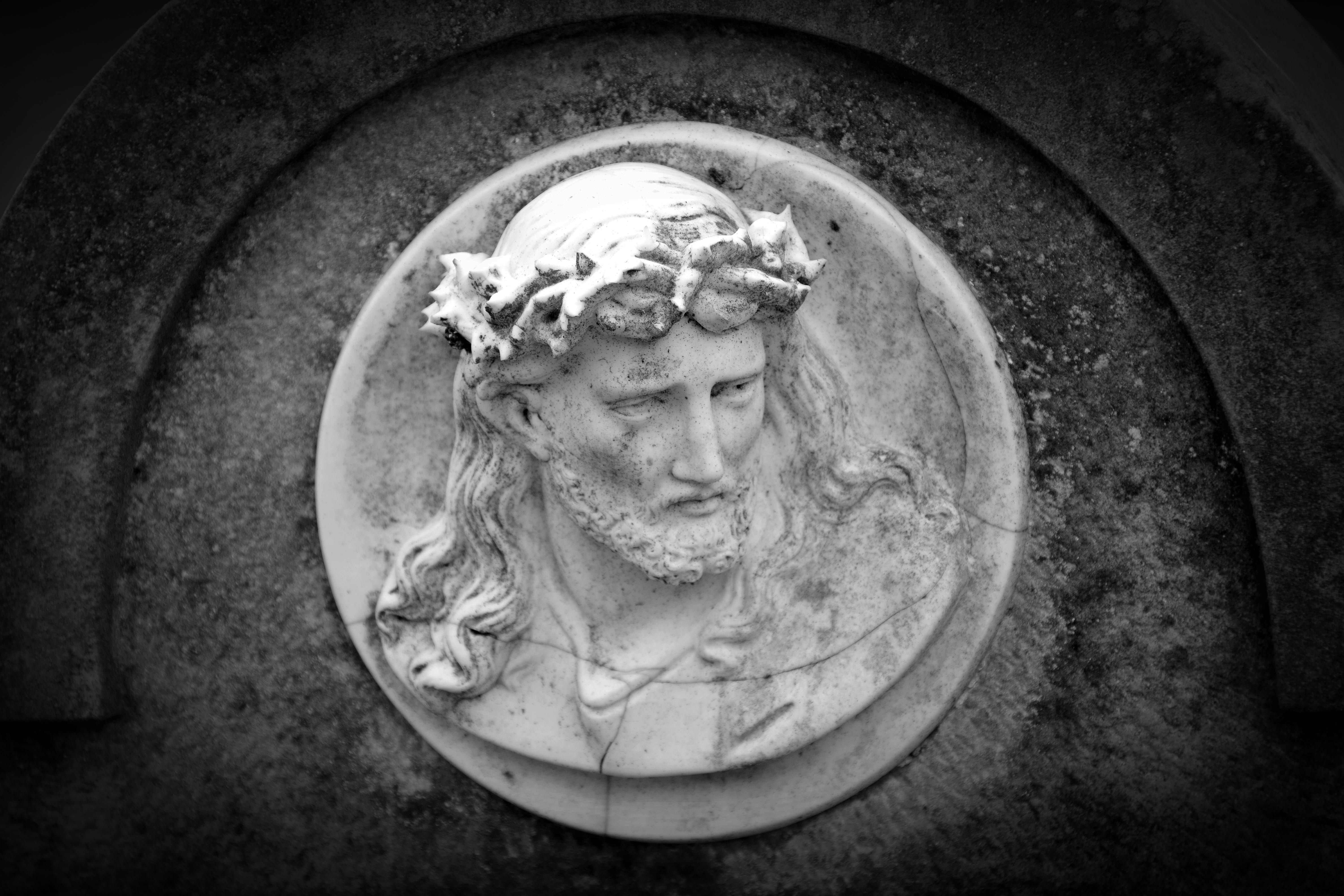angel, old, historically, 5K, statue, christ, female likeness, religion, cemetery, tomb, decor, black-and-white, monument, bas relief, male likeness, architecture, HD Wallpaper