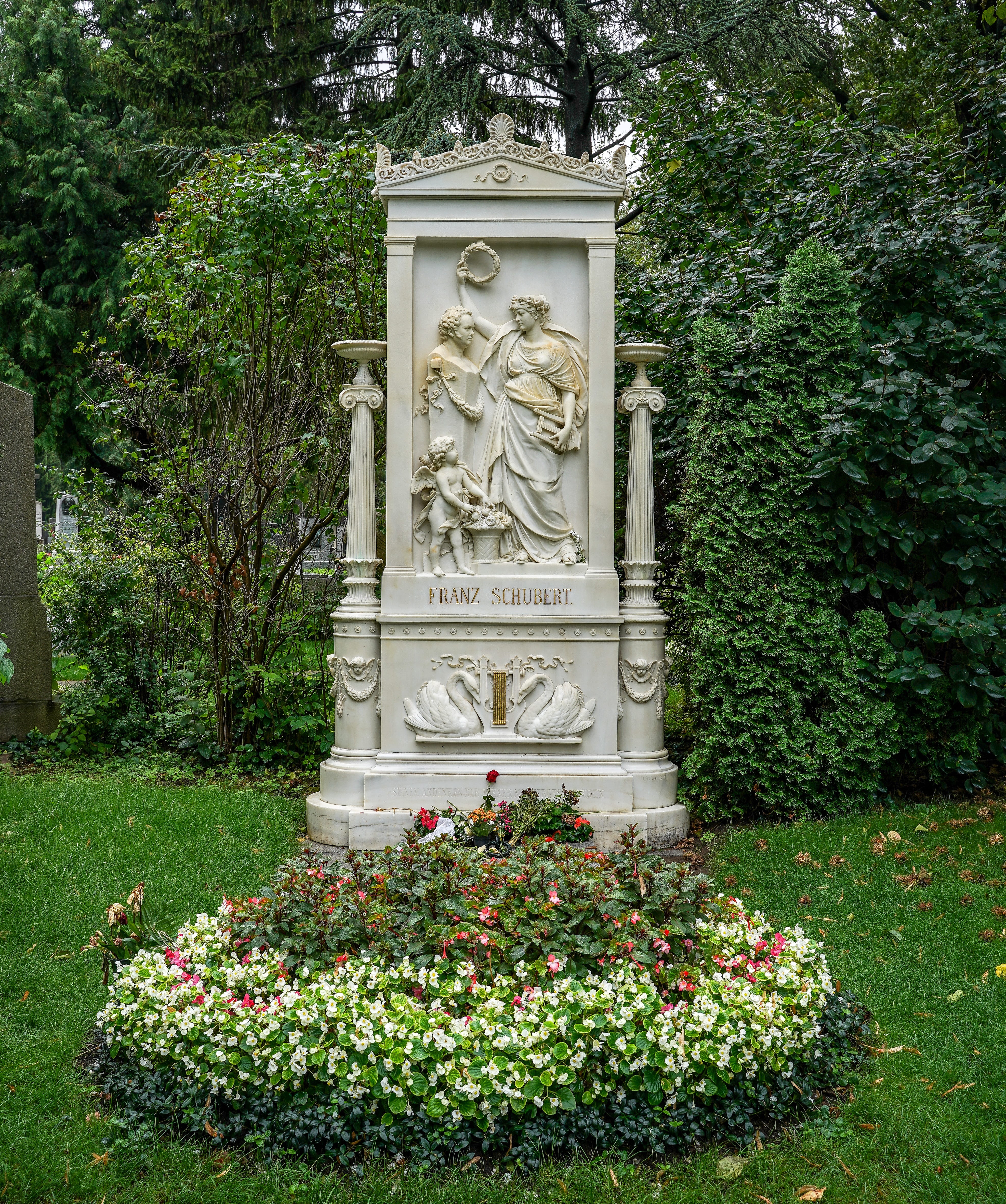 human representation, day, flowering plant, outdoors, flower, park, funeral, creativity, sculpture, austria, mourning, grave, artwork, graves, tombstone, Phone HD Wallpaper