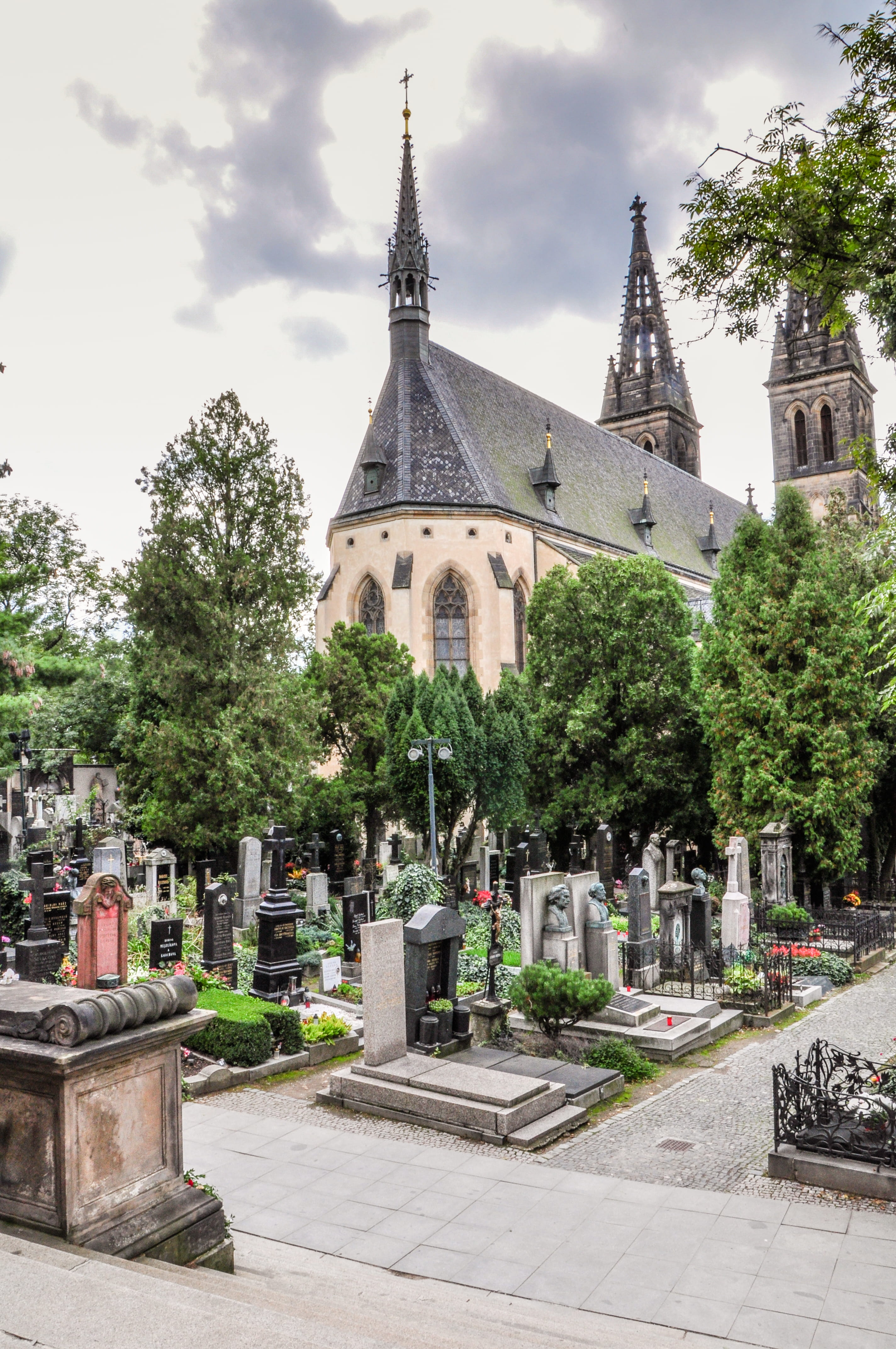 tomb, architecture, belief, church, tree, sky, gothic style, spire, cemetary, 4K, plant, building exterior, no people, building, built structure, headstones, Phone HD Wallpaper