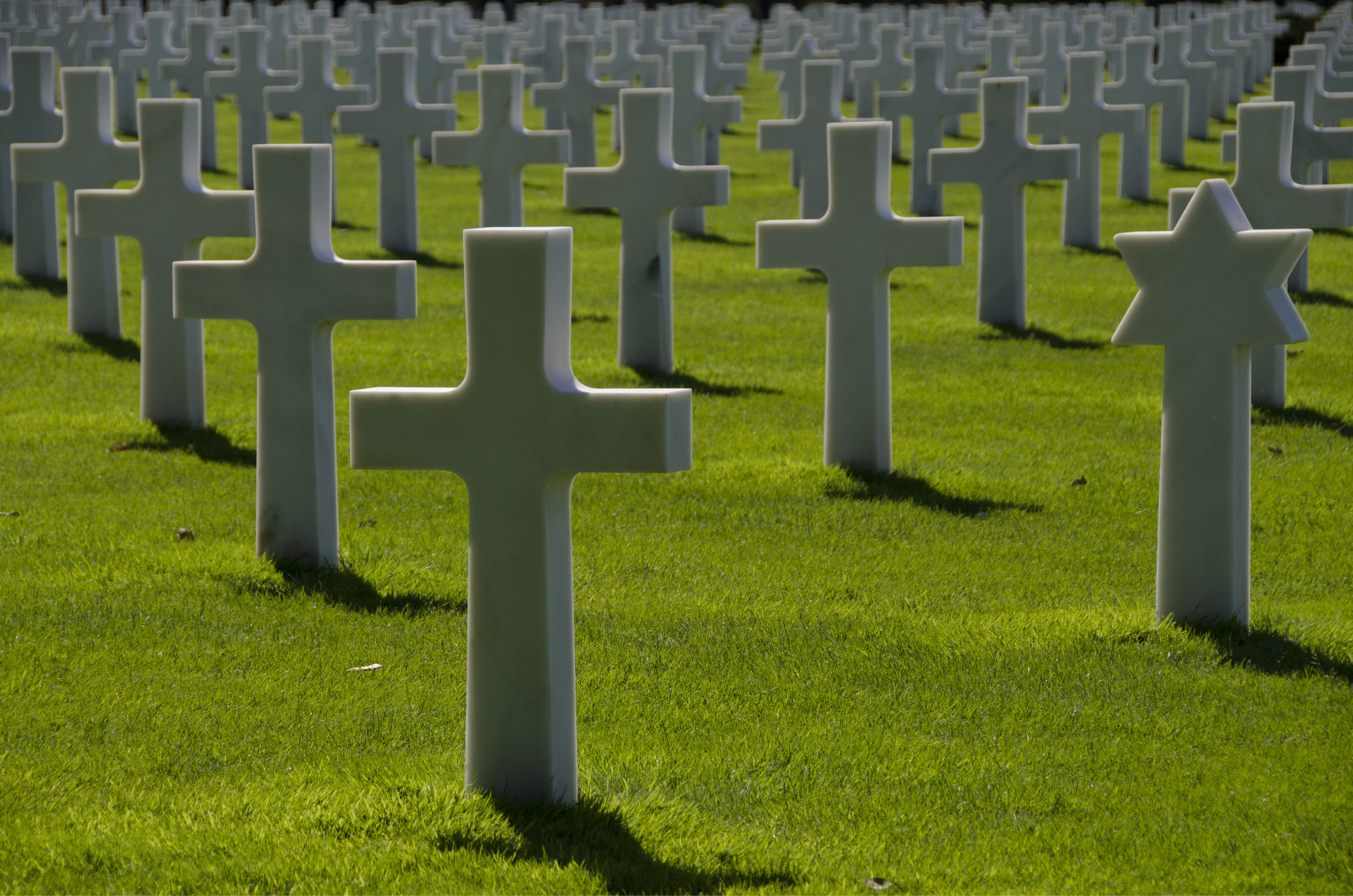 green, tombstone, day, daytime, grass, sadness, memorial, nature, stone, repetition, 4K, tomb, in a row, large group of objects, open, plant, no people, HD Wallpaper