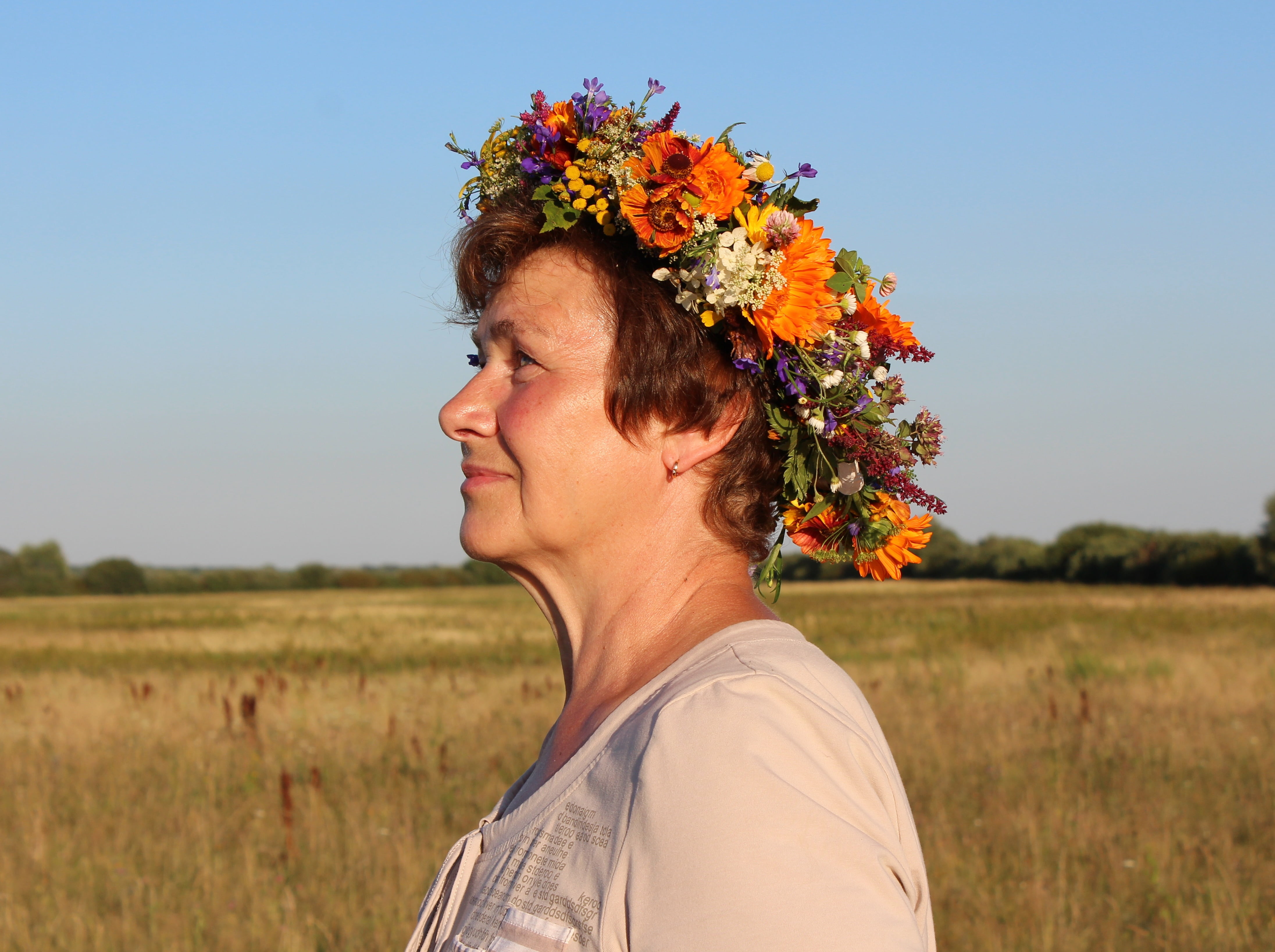 wearing, field, sky, white, 4K, legend, woman, witchcraft, cap, neck, hairstyle, life, rite, shirt, youth, autumn, headdress, contemplation, cute, real people, HD Wallpaper
