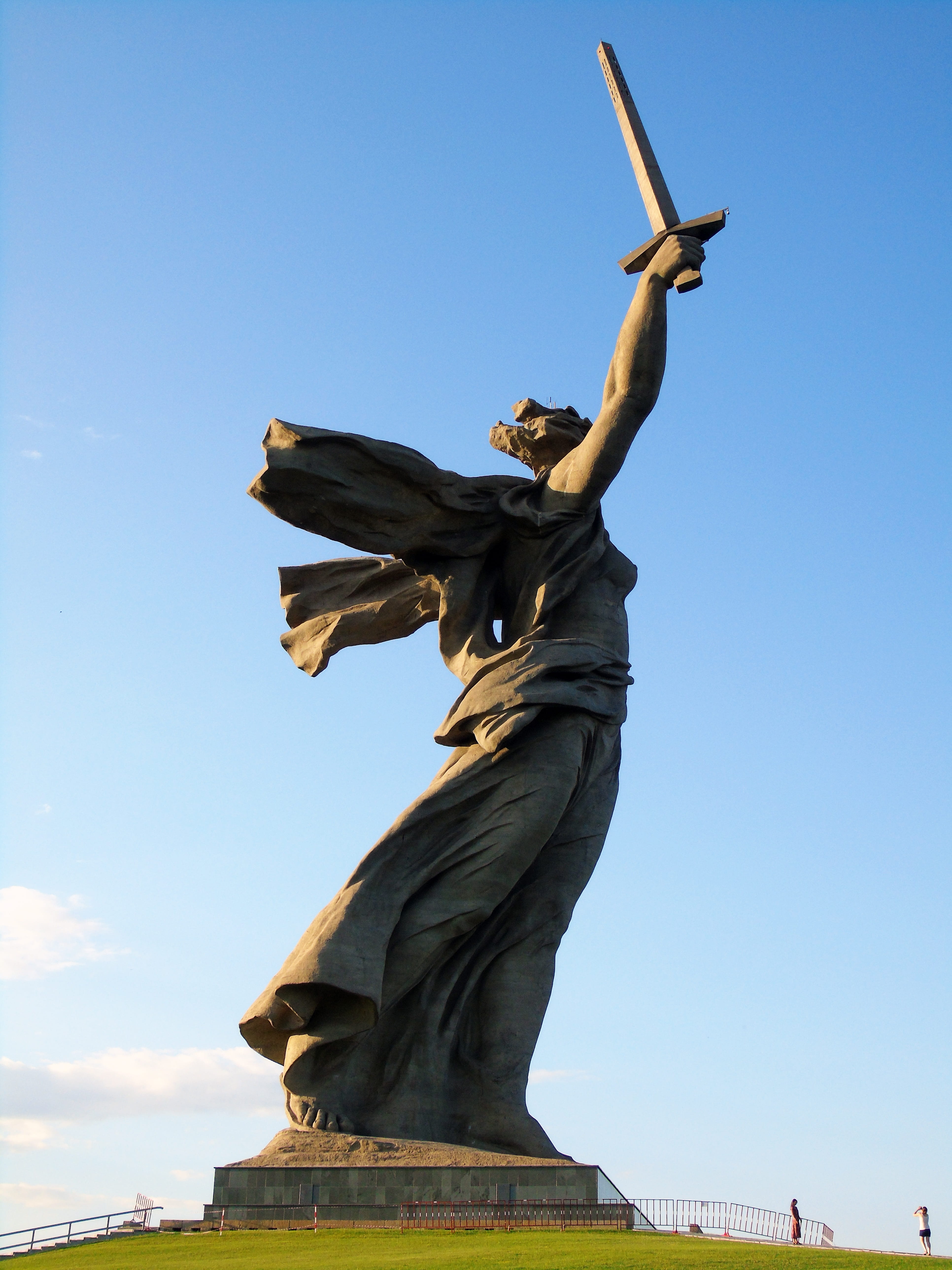outdoors, the past, representation, soldier, hero, sculpture, volgograd, battle, military, 5K, statue, creativity, no people, art and craft, mother motherland, Phone HD Wallpaper