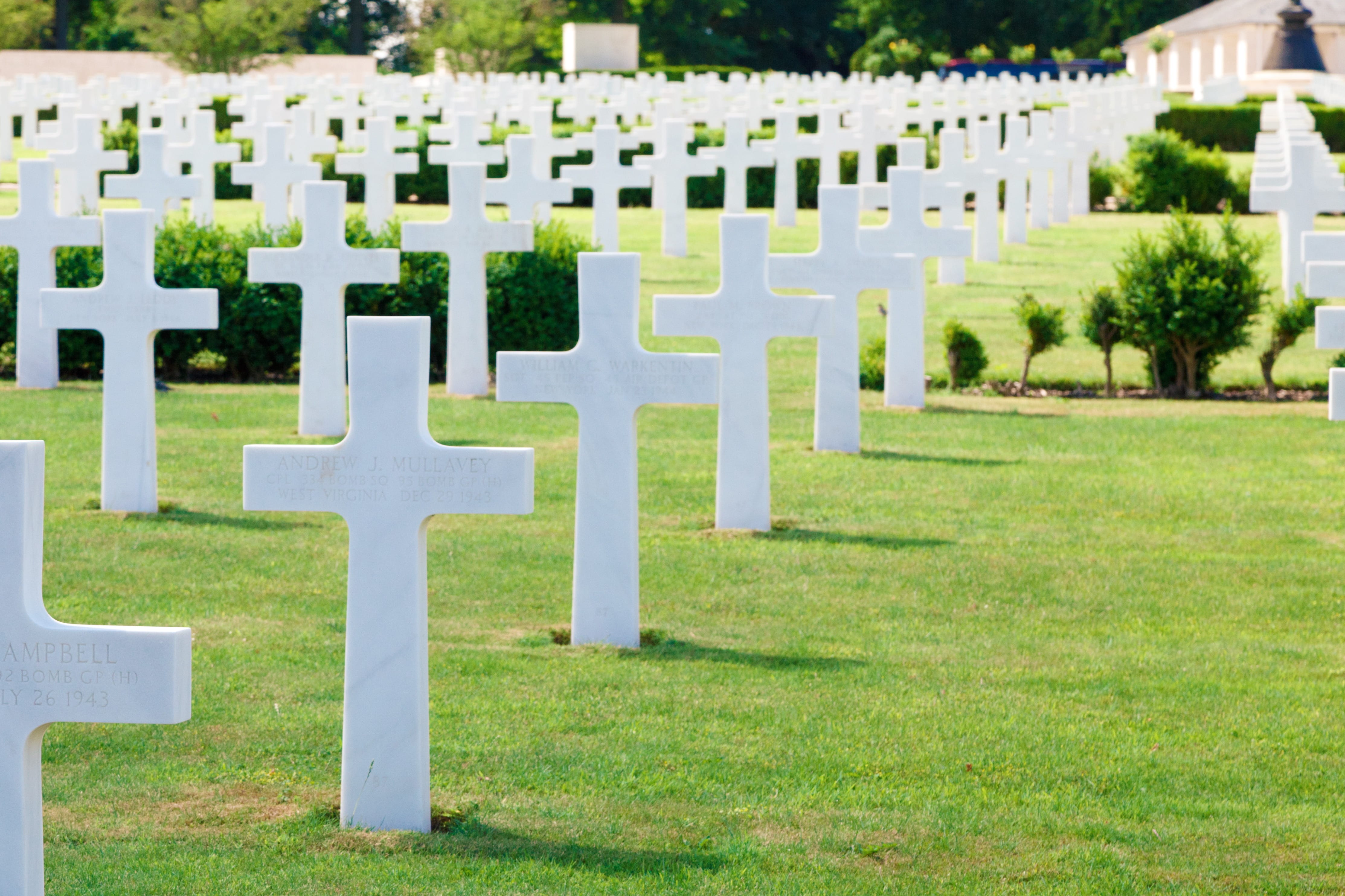 in a row, grass, day, war, outdoors, large group of objects, stone, Army, Cemetery, memorial, Cross, crosses, military, grief, american, American, army, HD Wallpaper