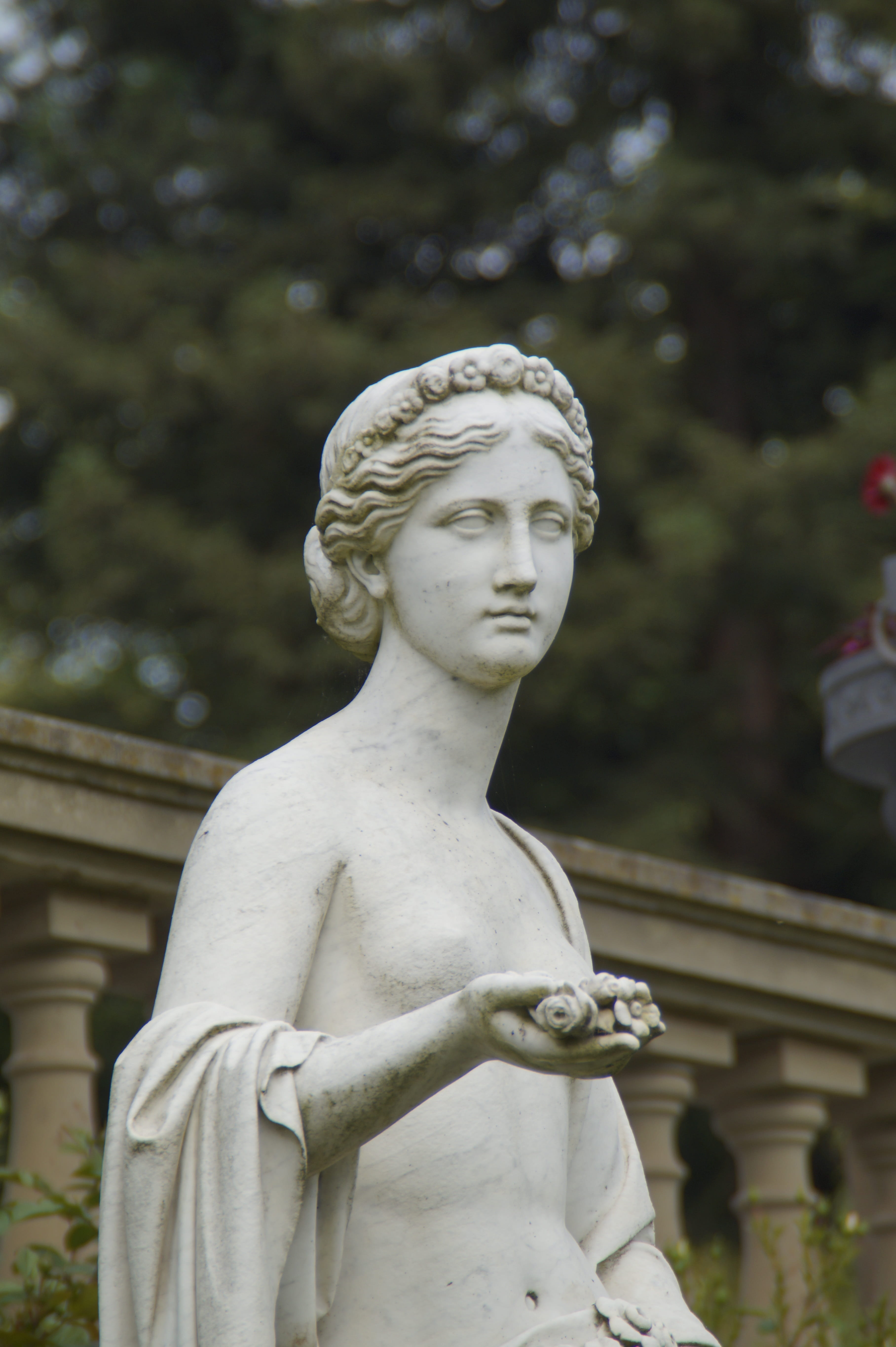 nature, craft, park, no people, outdoors, goddess, male likeness, sculpture, creativity, Woman, cemetery, spirituality, white, flowers, representation, Phone HD Wallpaper